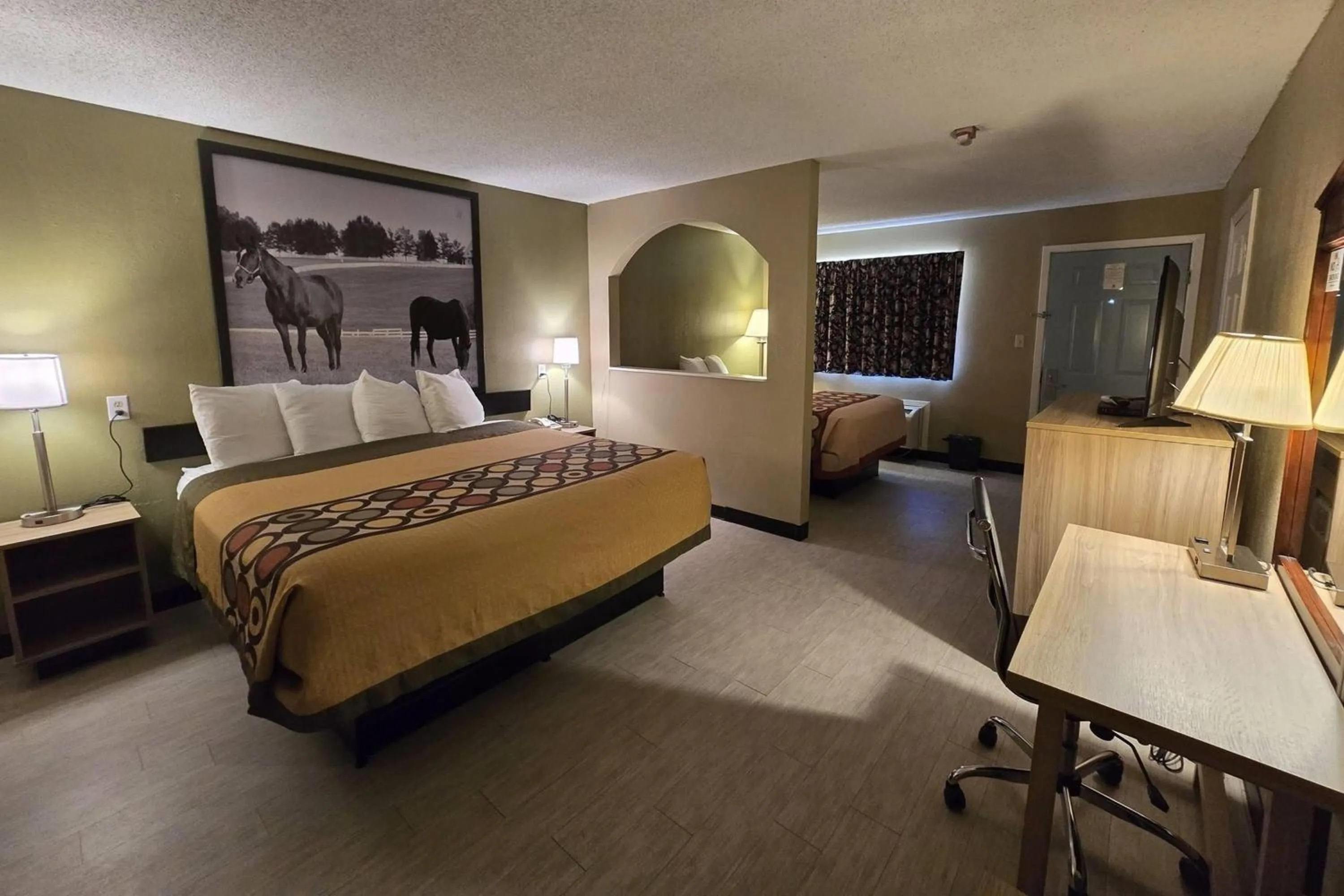 Photo of the whole room, Bed in Super 8 by Wyndham Arkadelphia Caddo Valley Area