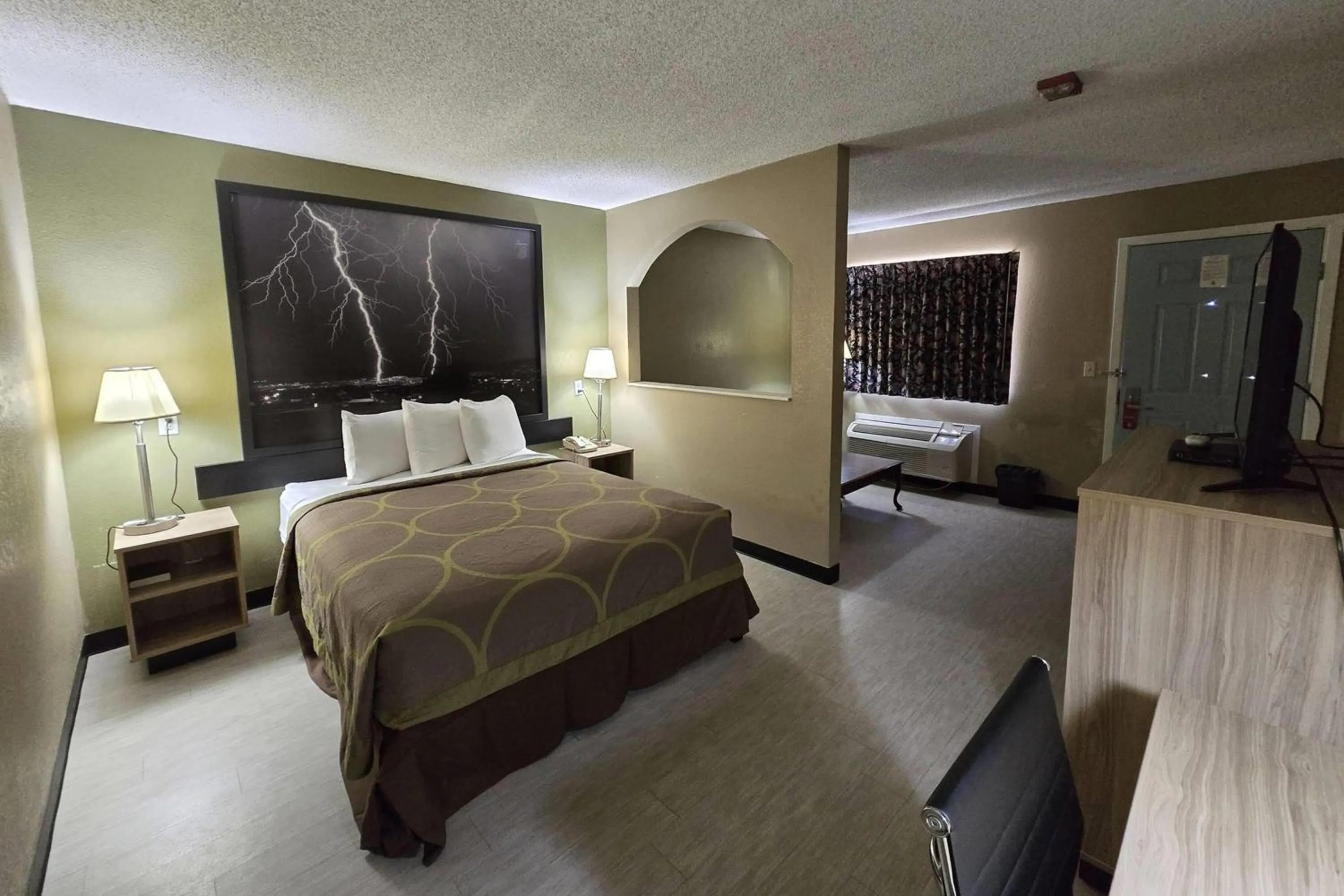 Photo of the whole room, Bed in Super 8 by Wyndham Arkadelphia Caddo Valley Area