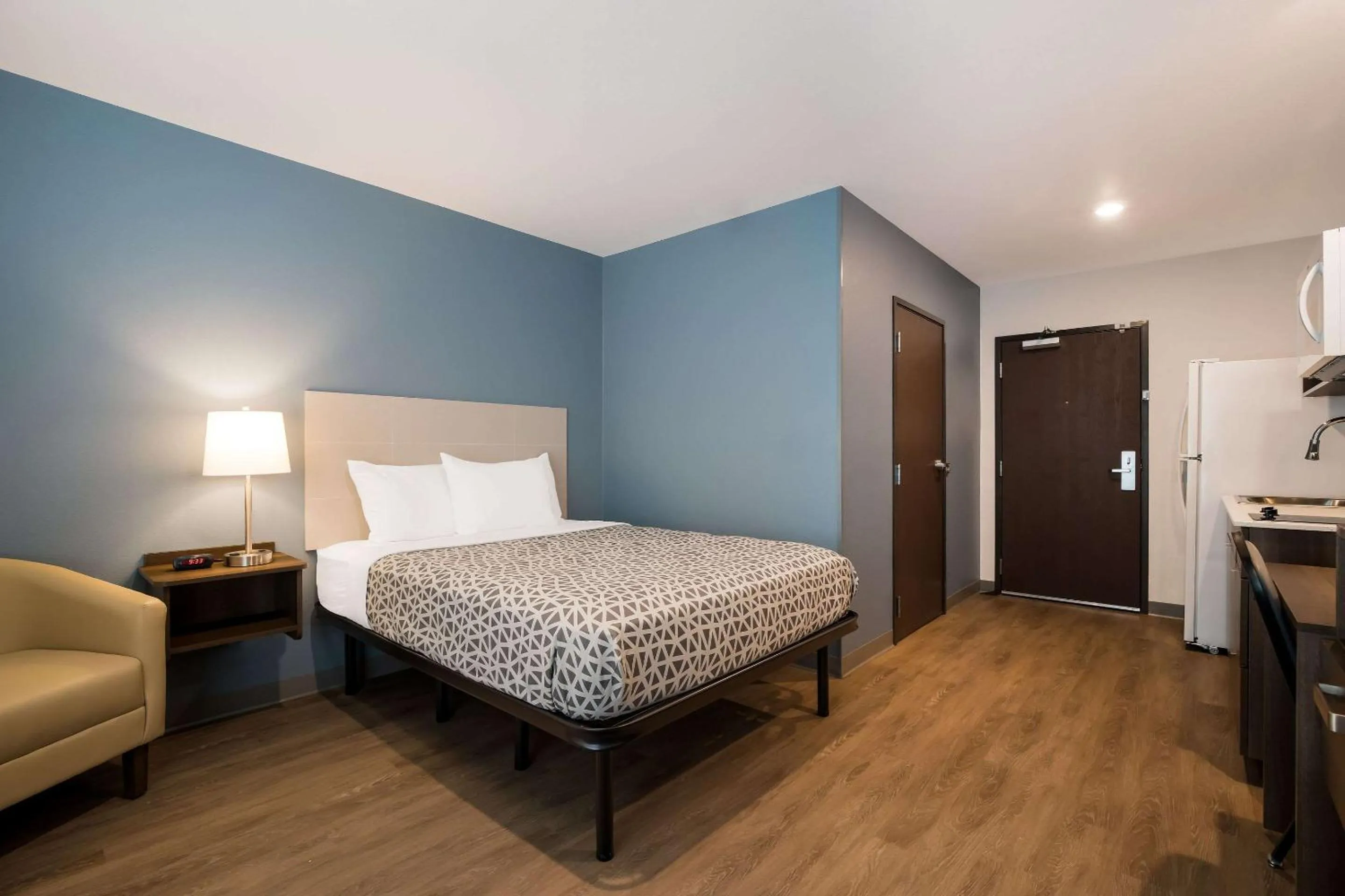Photo of the whole room, Bed in WoodSpring Suites Moreno Valley