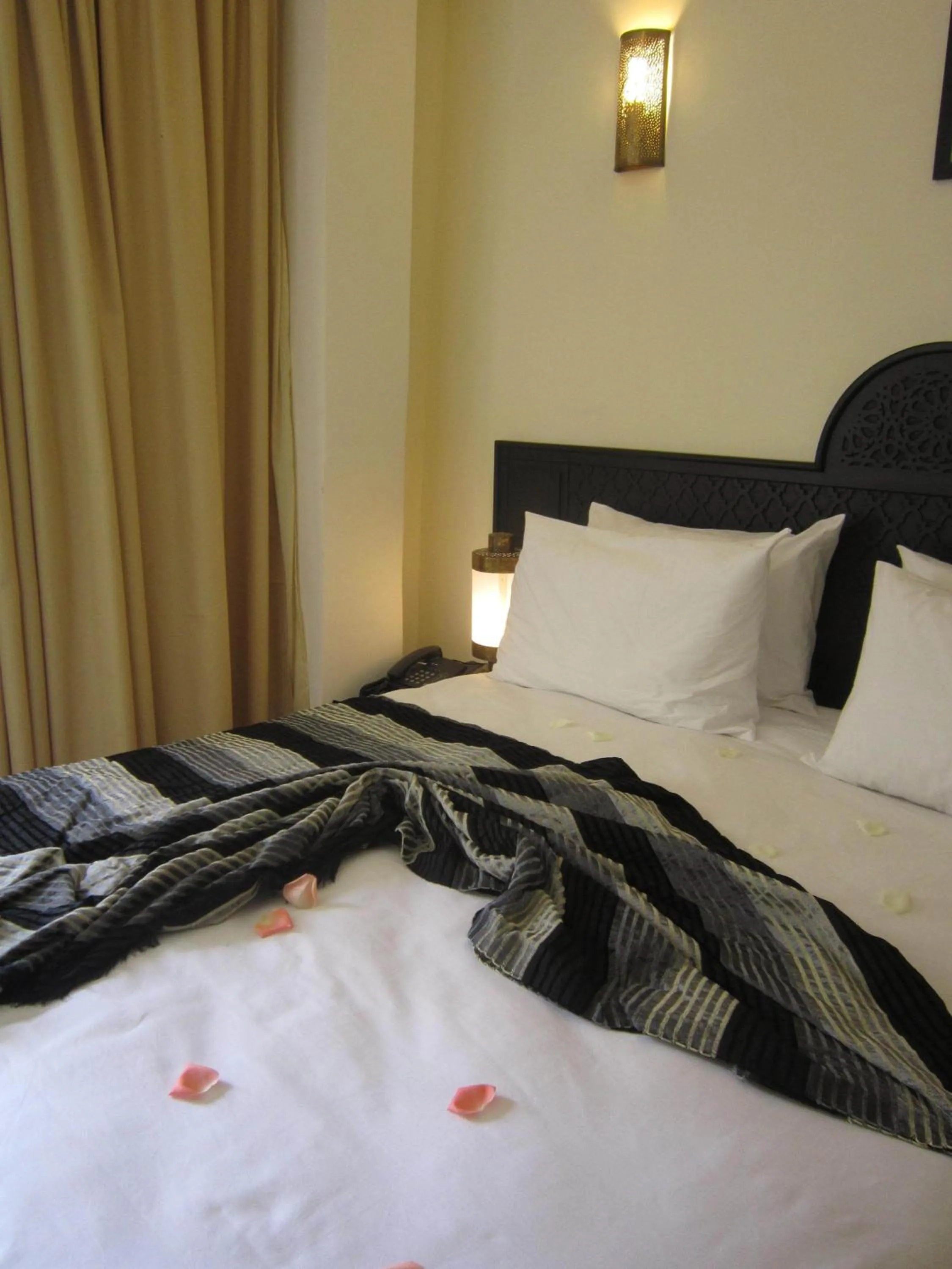Bed in Hotel Riad Ben Atar