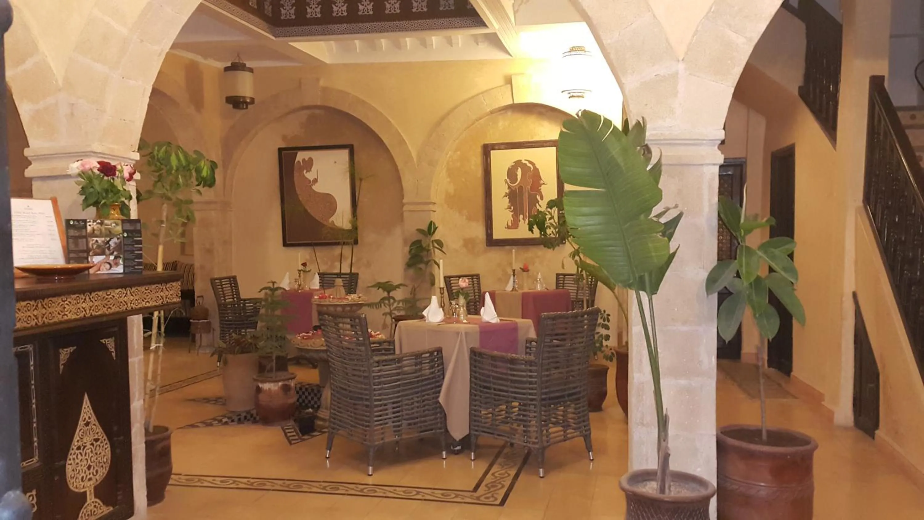 Restaurant/places to eat in Hotel Riad Ben Atar