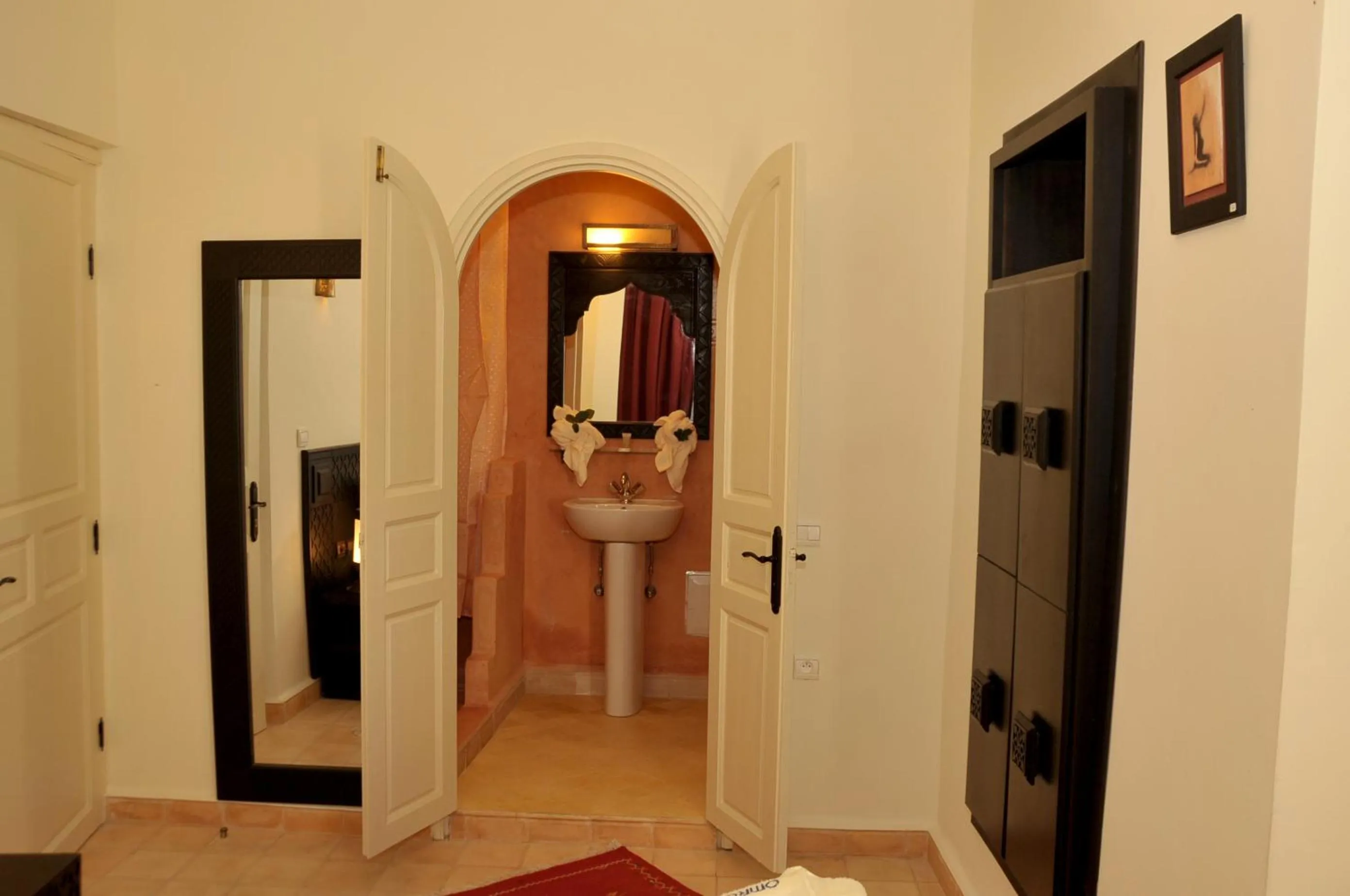 Shower in Hotel Riad Ben Atar