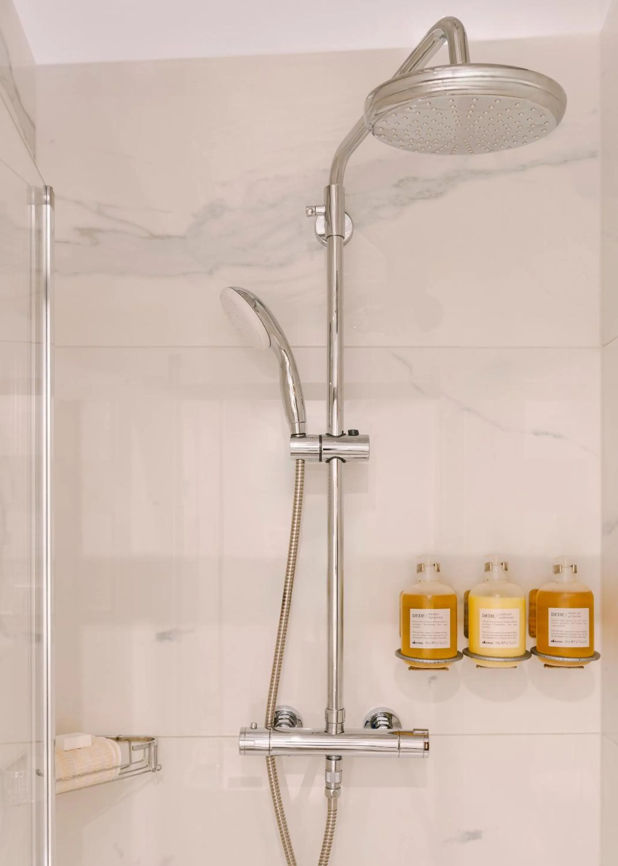 Bathroom in Sonder The Voyage