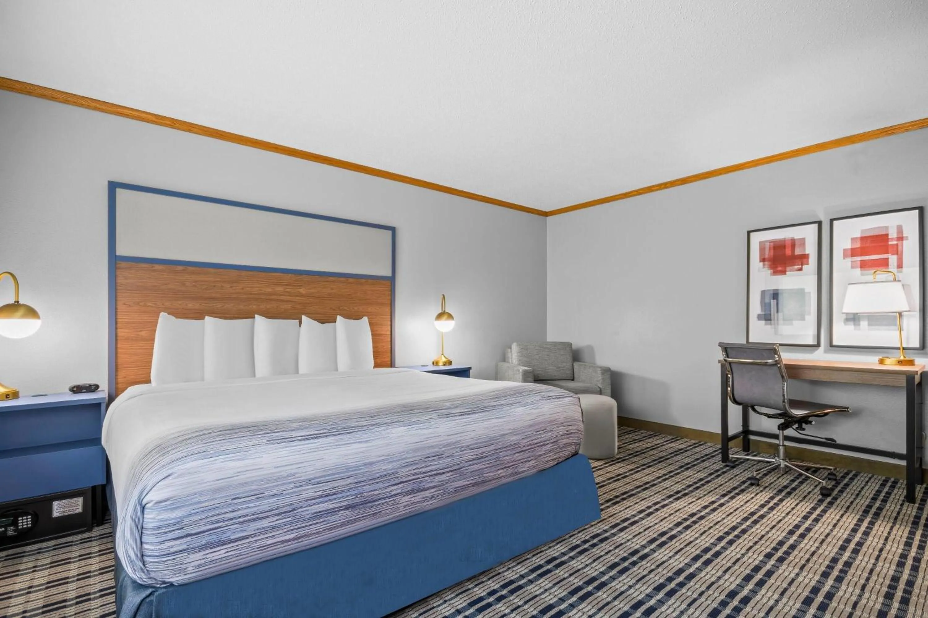Photo of the whole room, Bed in AmericInn by Wyndham Virginia