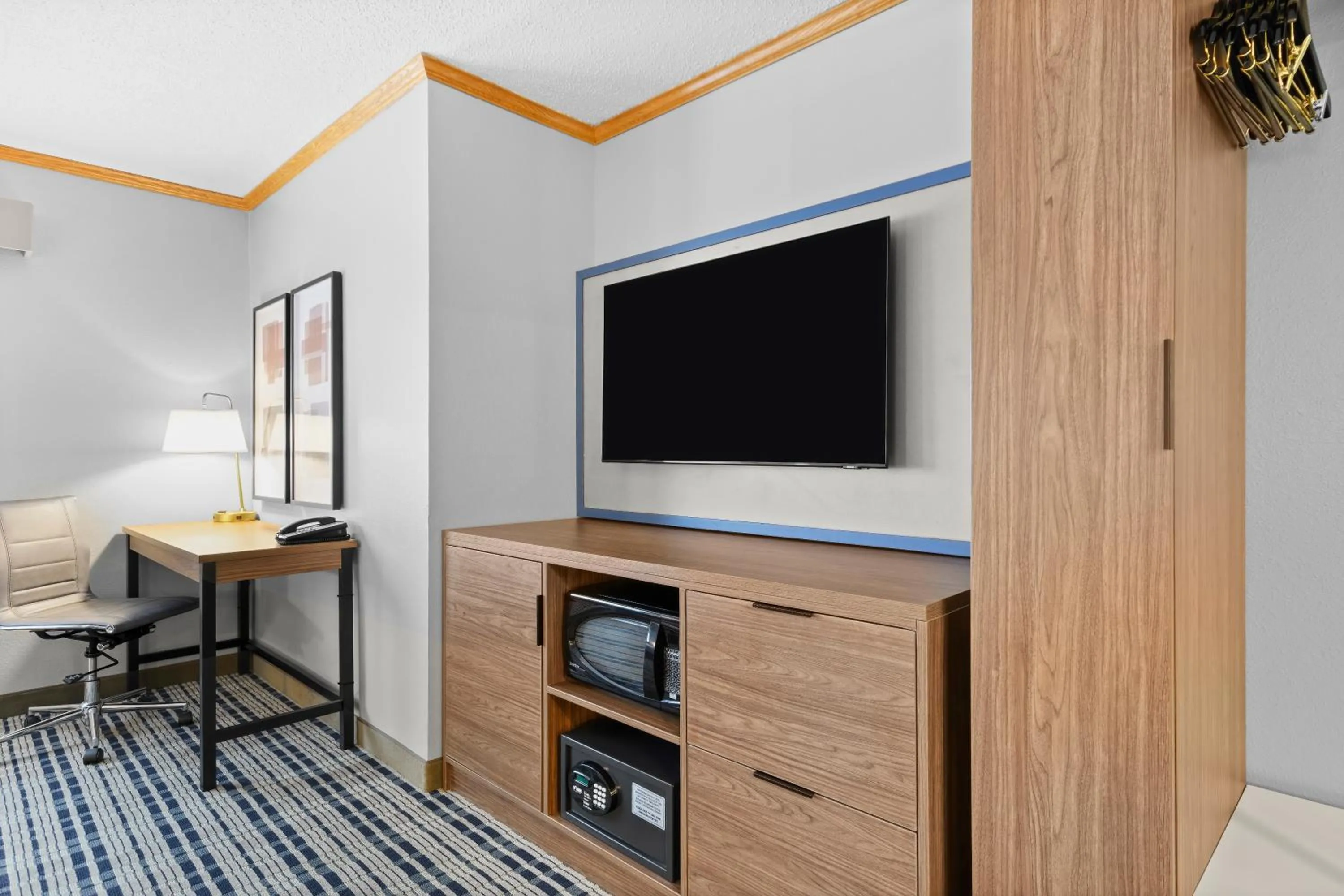 Bedroom in AmericInn by Wyndham Virginia