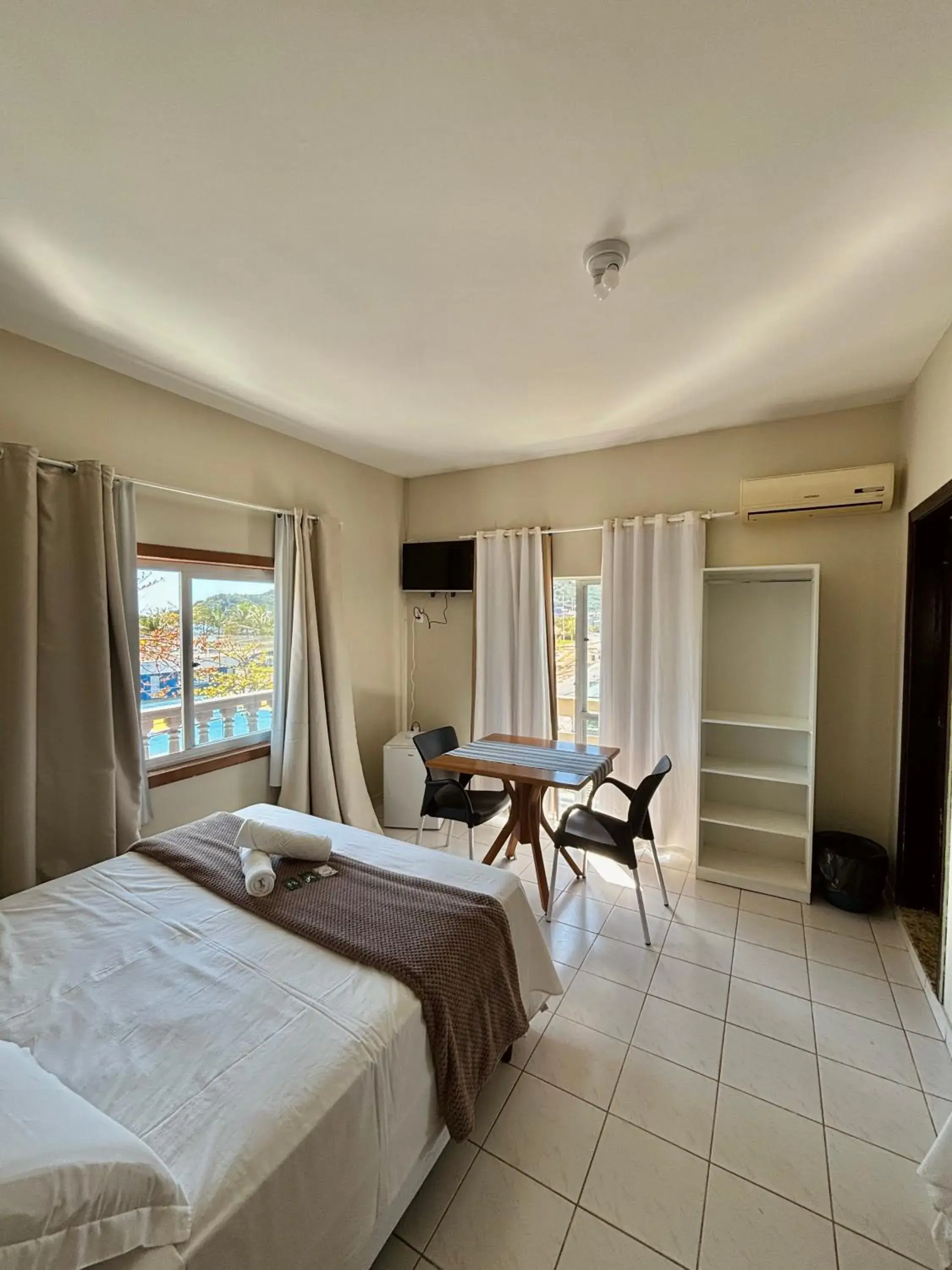 Standard Triple Room with Sea View - single occupancy in Hotel Enseada Standard Triple Room with Sea View - single occupancy in Hotel Enseada