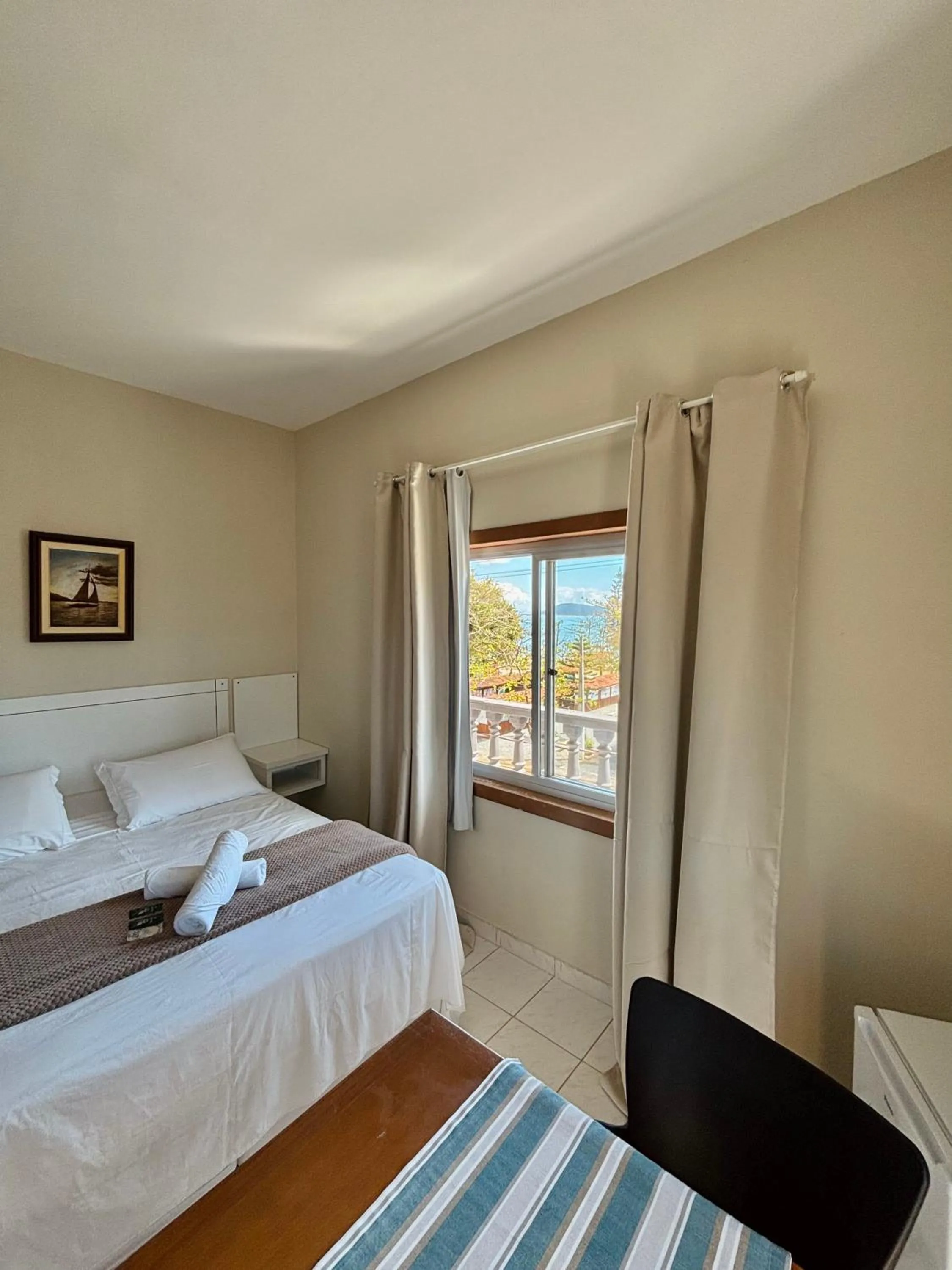 Standard Triple Room with Sea View - single occupancy in Hotel Enseada