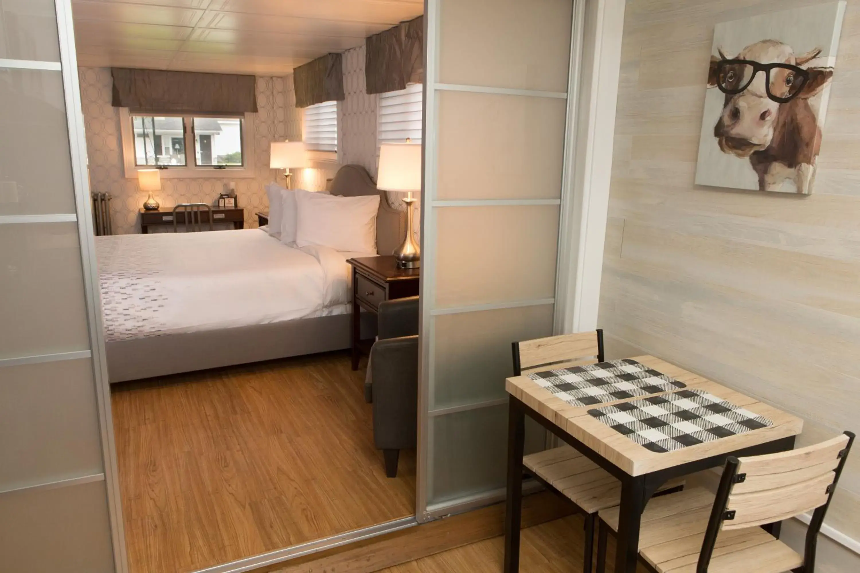 Superior King Suite in Knotty Pine Motel Superior King Suite in Knotty Pine Motel