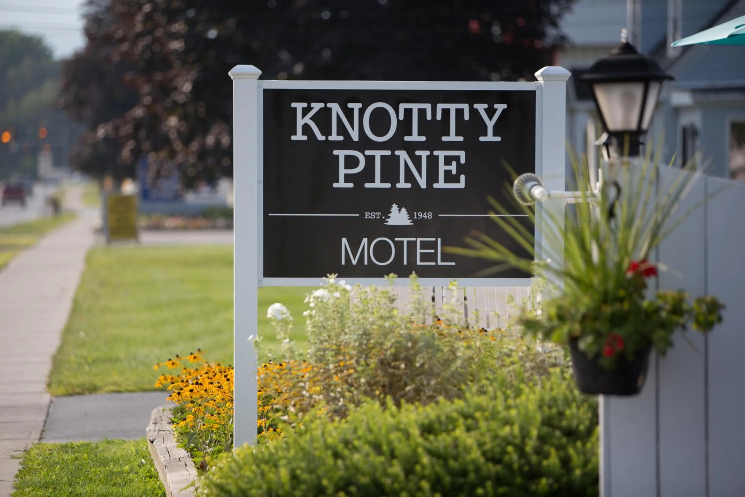 Knotty Pine Motel