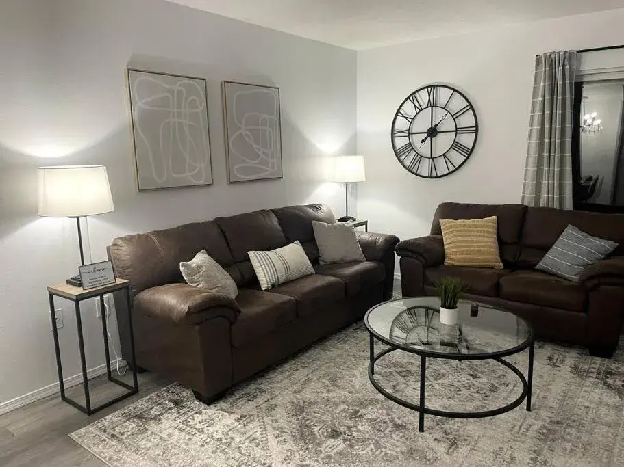 Luxury Modern Condo by the Lake - Breezy Escape Luxury Modern Condo by the Lake - Breezy Escape