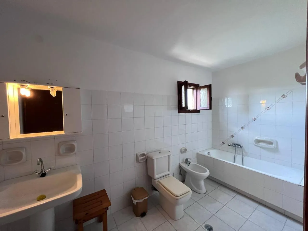 Toilet in Gian Petro Apartments