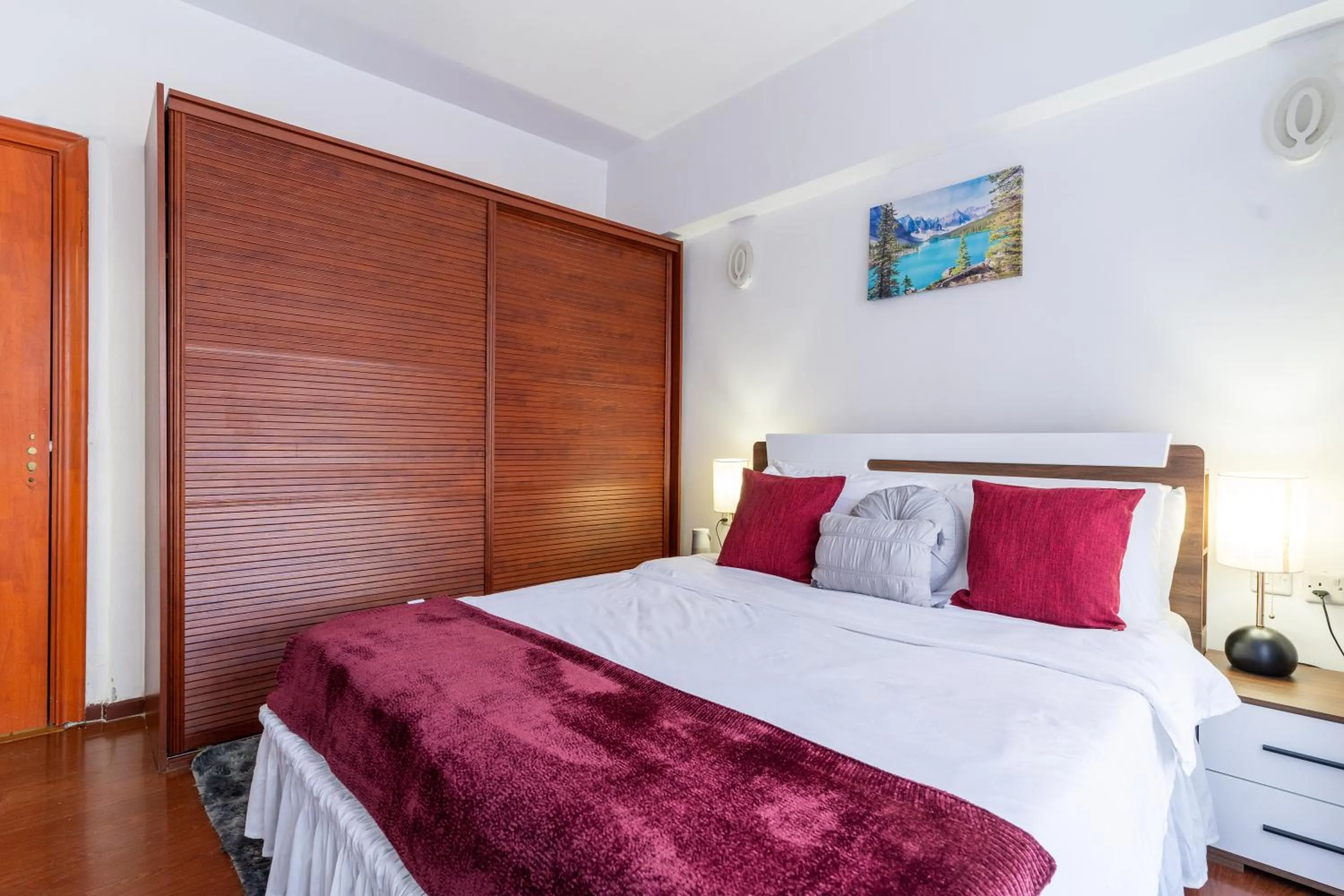 Luxurious-2 bedroom apartment with a swimming pool in Kilimani Nairobi