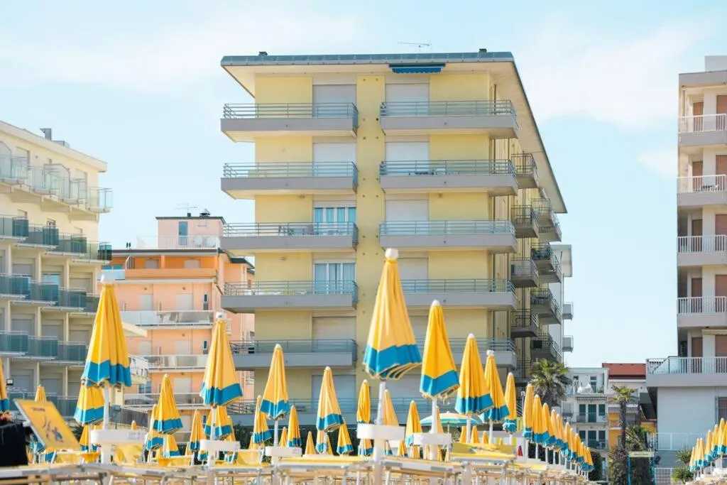 Property building in [Blu Kobler] - Ampio appartamento fronte mare