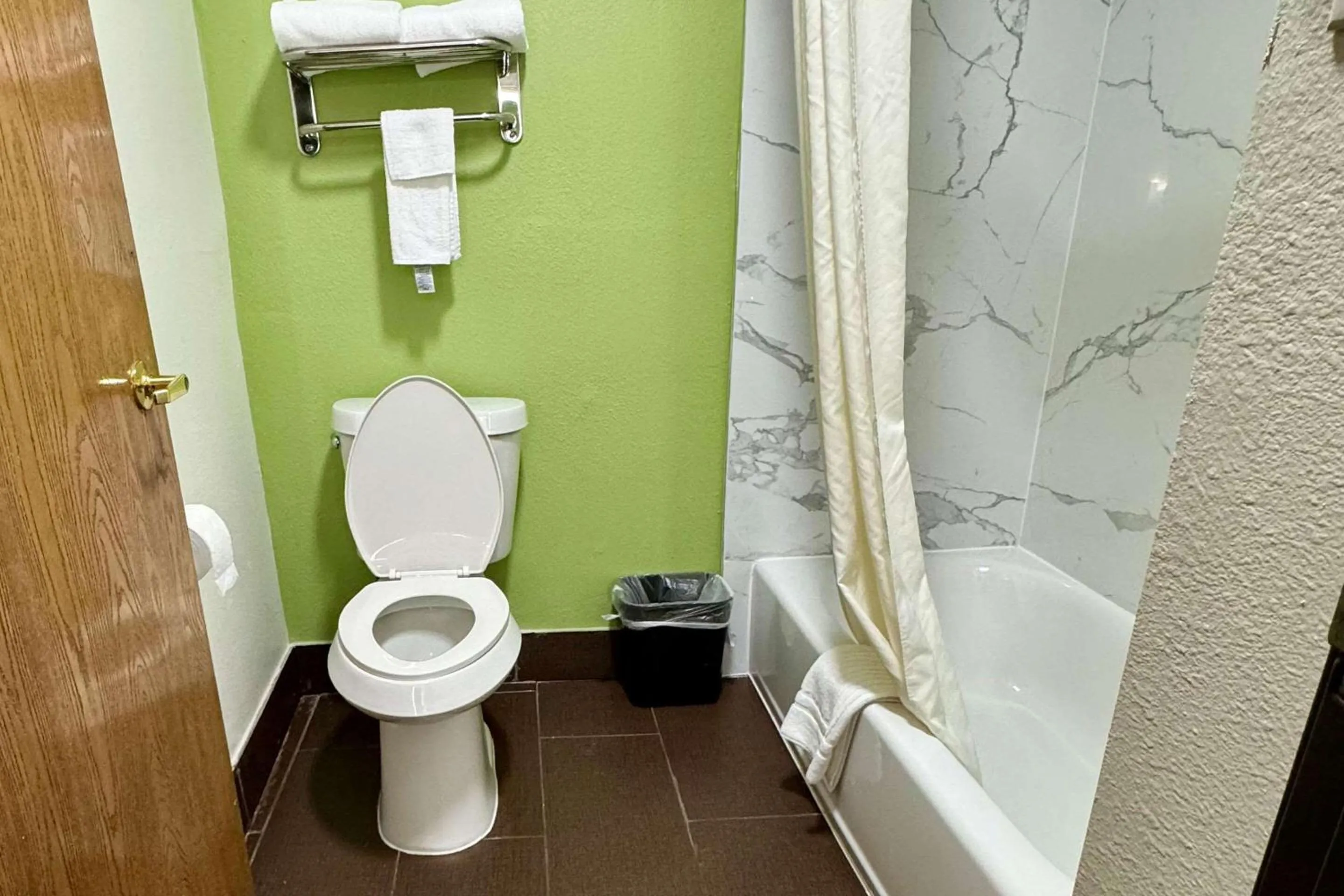 Bedroom in Quality Inn