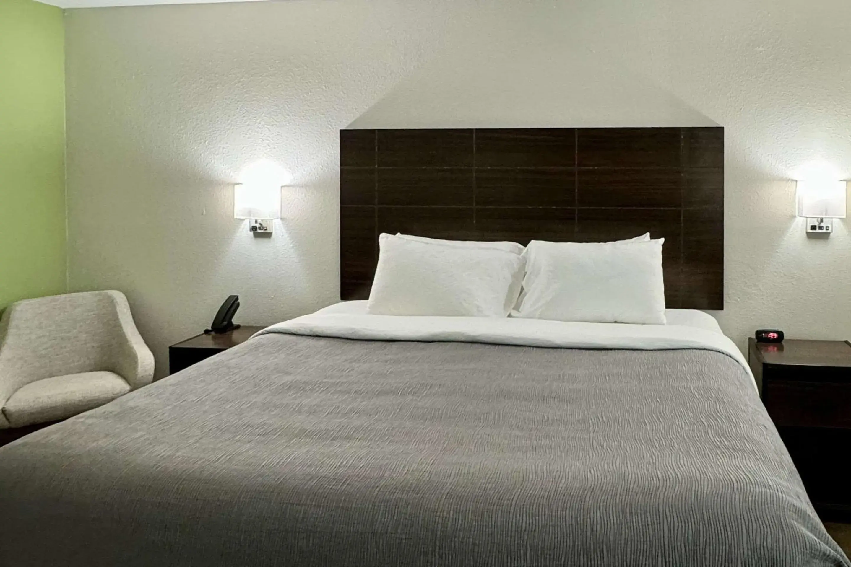 Bedroom, Bed in Quality Inn Bedroom, Bed in Quality Inn