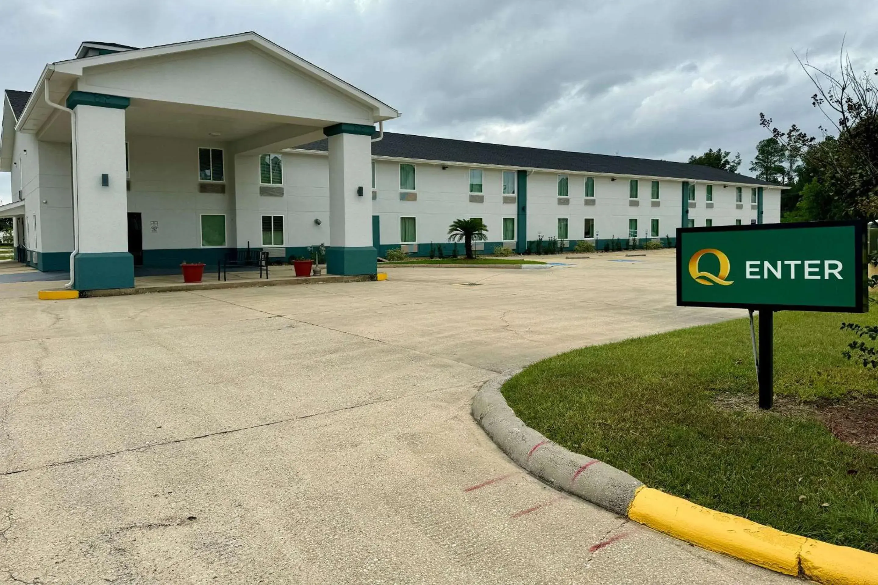 Property building in Quality Inn Property building in Quality Inn