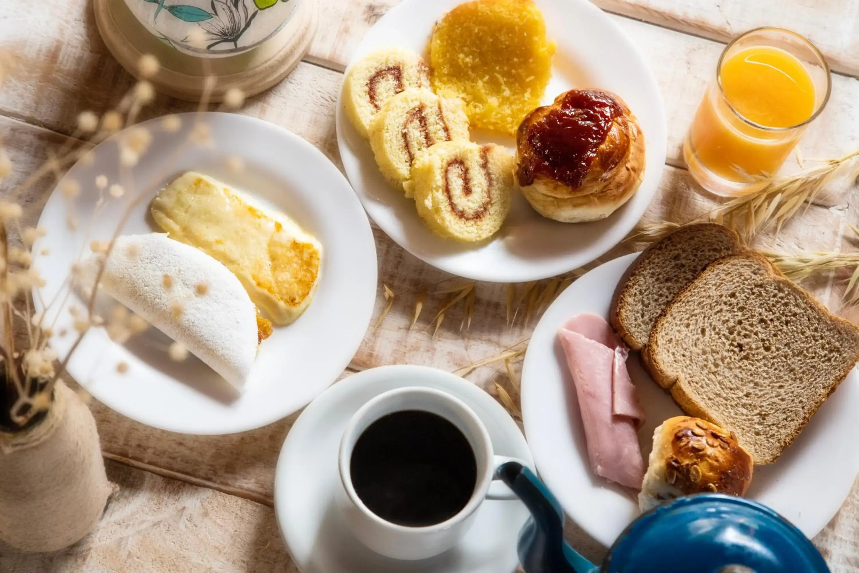 Breakfast in Vivá Barra Hotel Pousada Breakfast in Vivá Barra Hotel Pousada