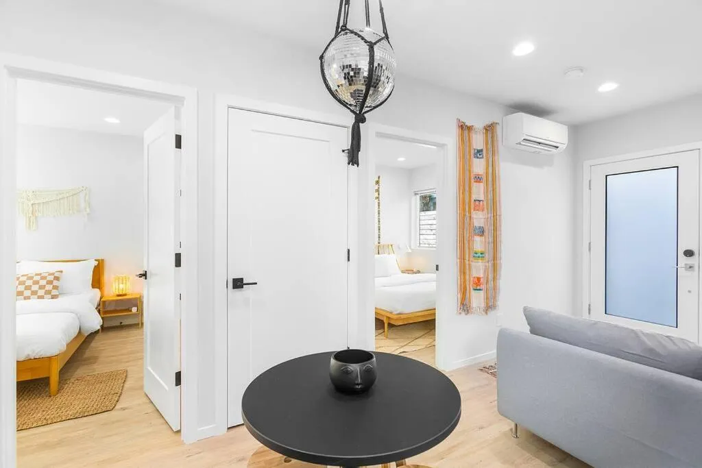 Bed in The Sweetest Suite - 91 Walkscore!