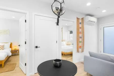 Bed in The Sweetest Suite - 91 Walkscore!