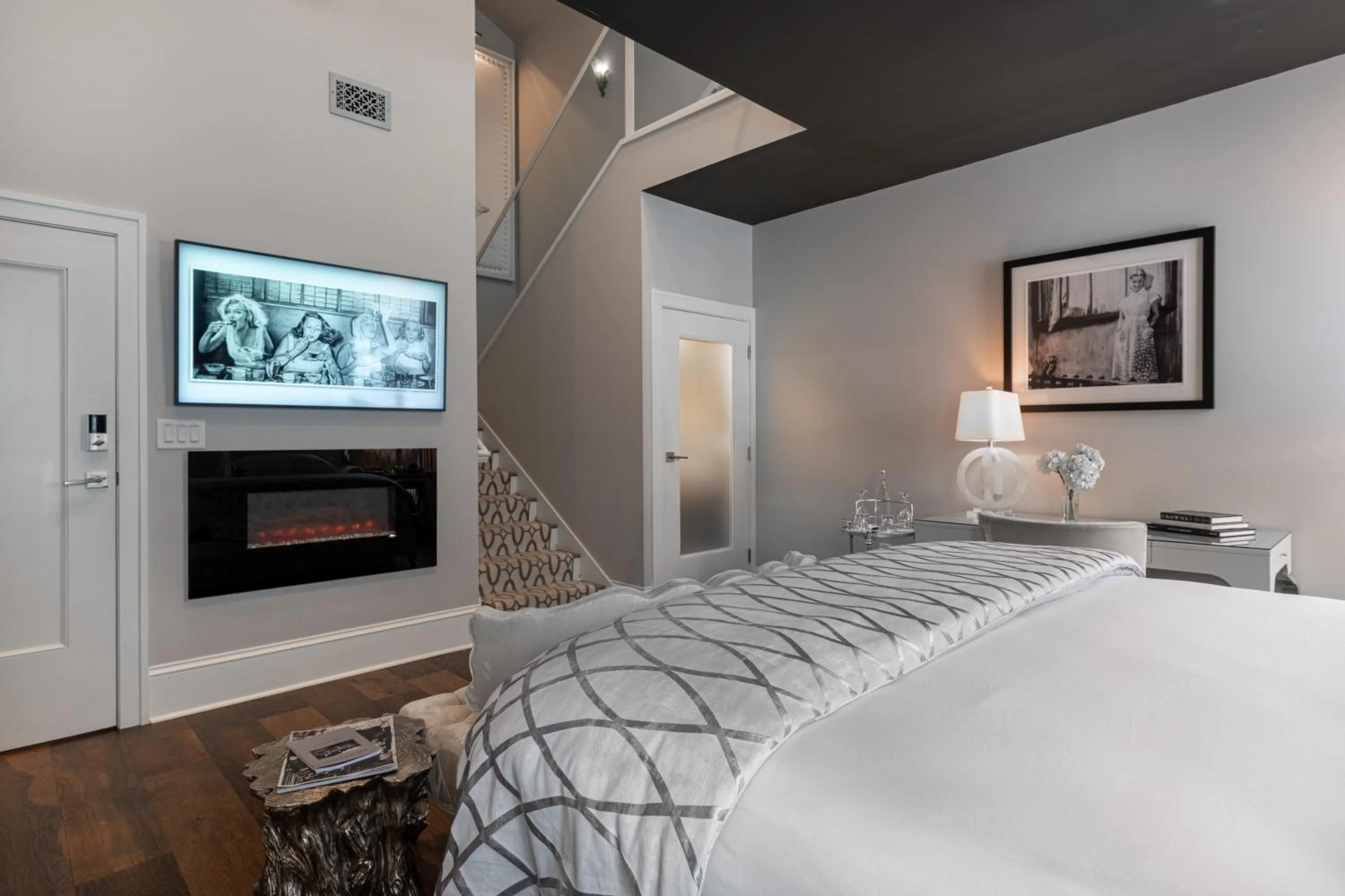 TV and multimedia, Bed in Stonehurst Place Bed & Breakfast