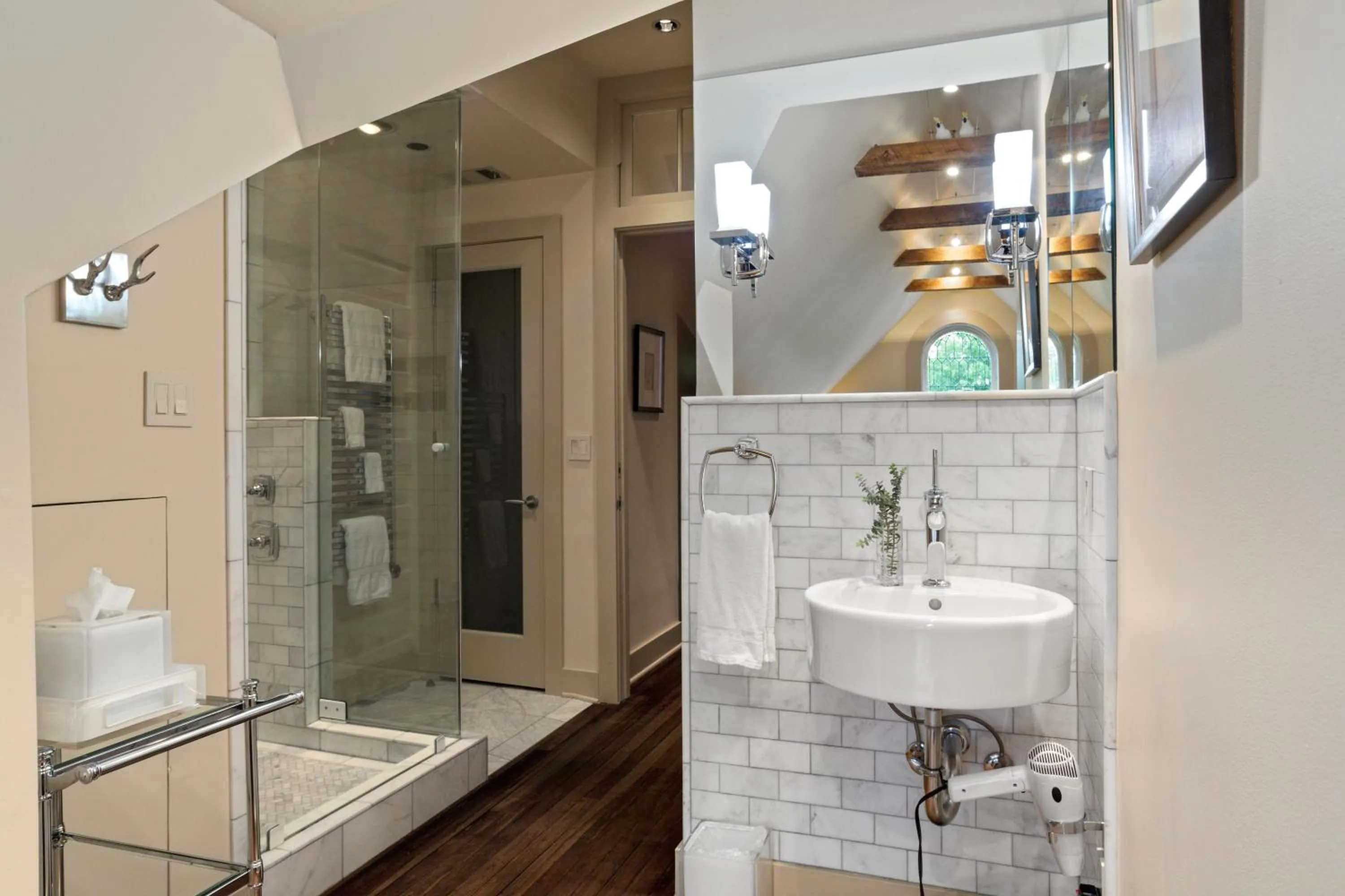 Shower in Stonehurst Place Bed & Breakfast