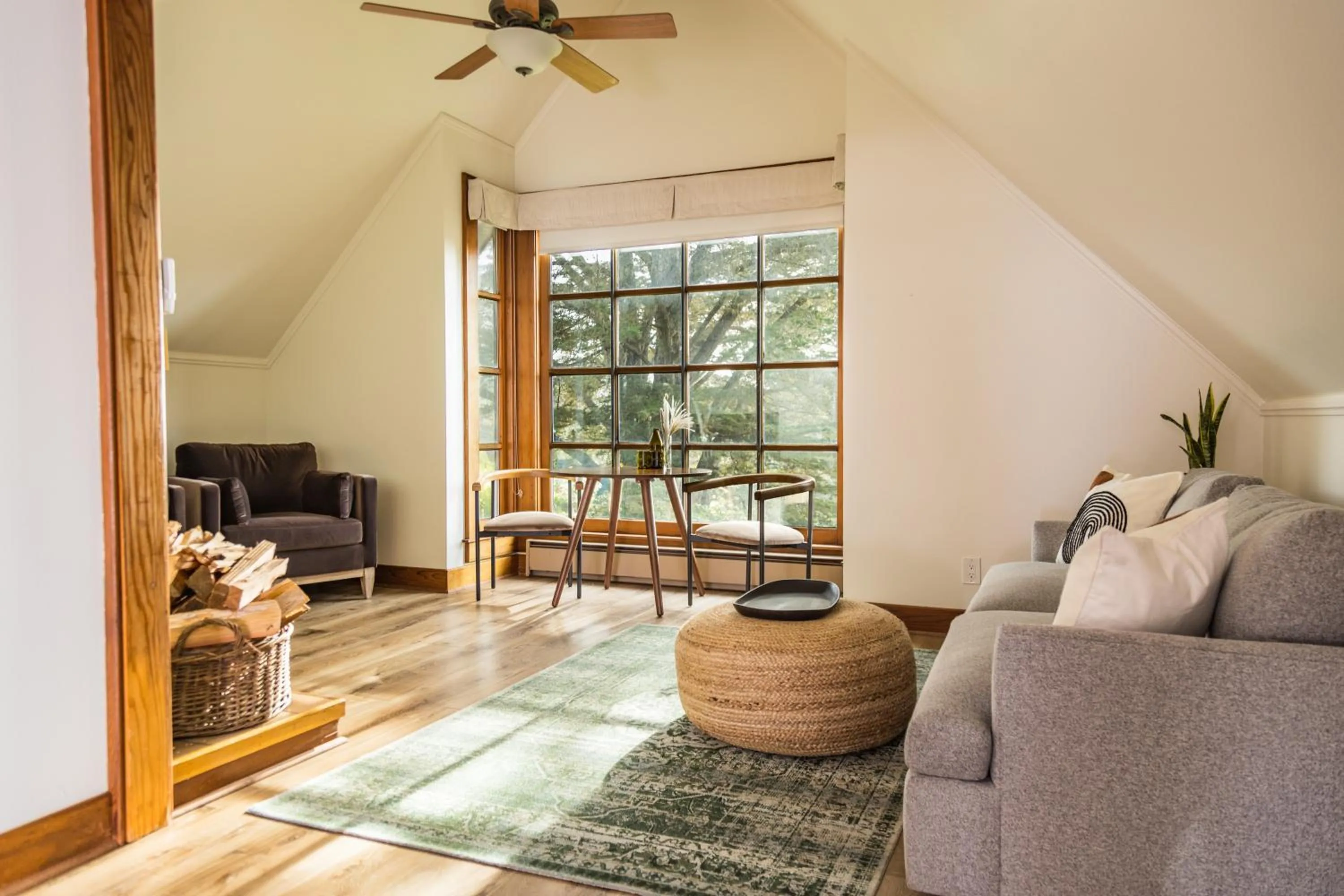 Living room in SCP Mendocino Inn and Farm