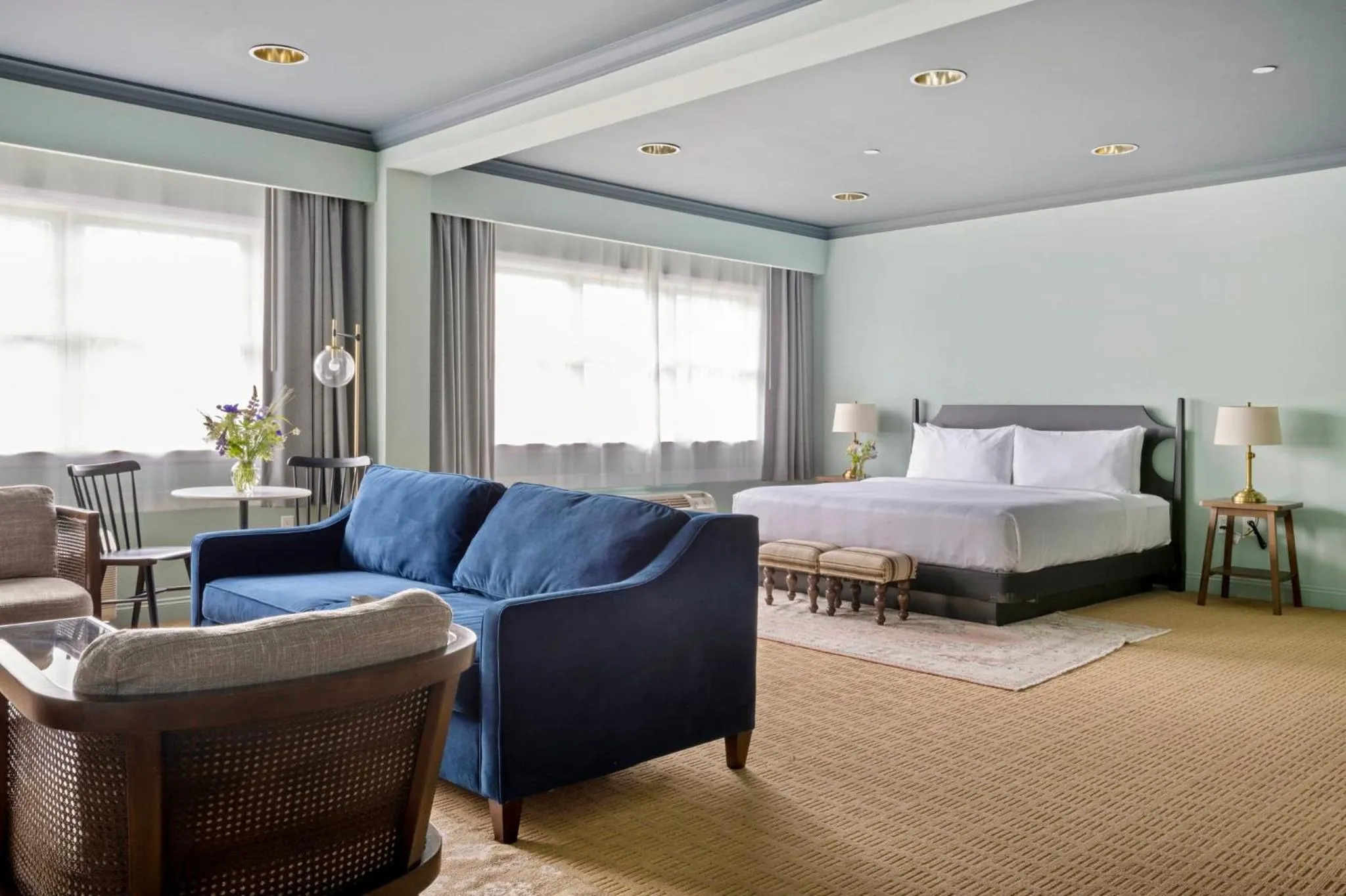 Photo of the whole room, Bed in The Harbor Front Inn