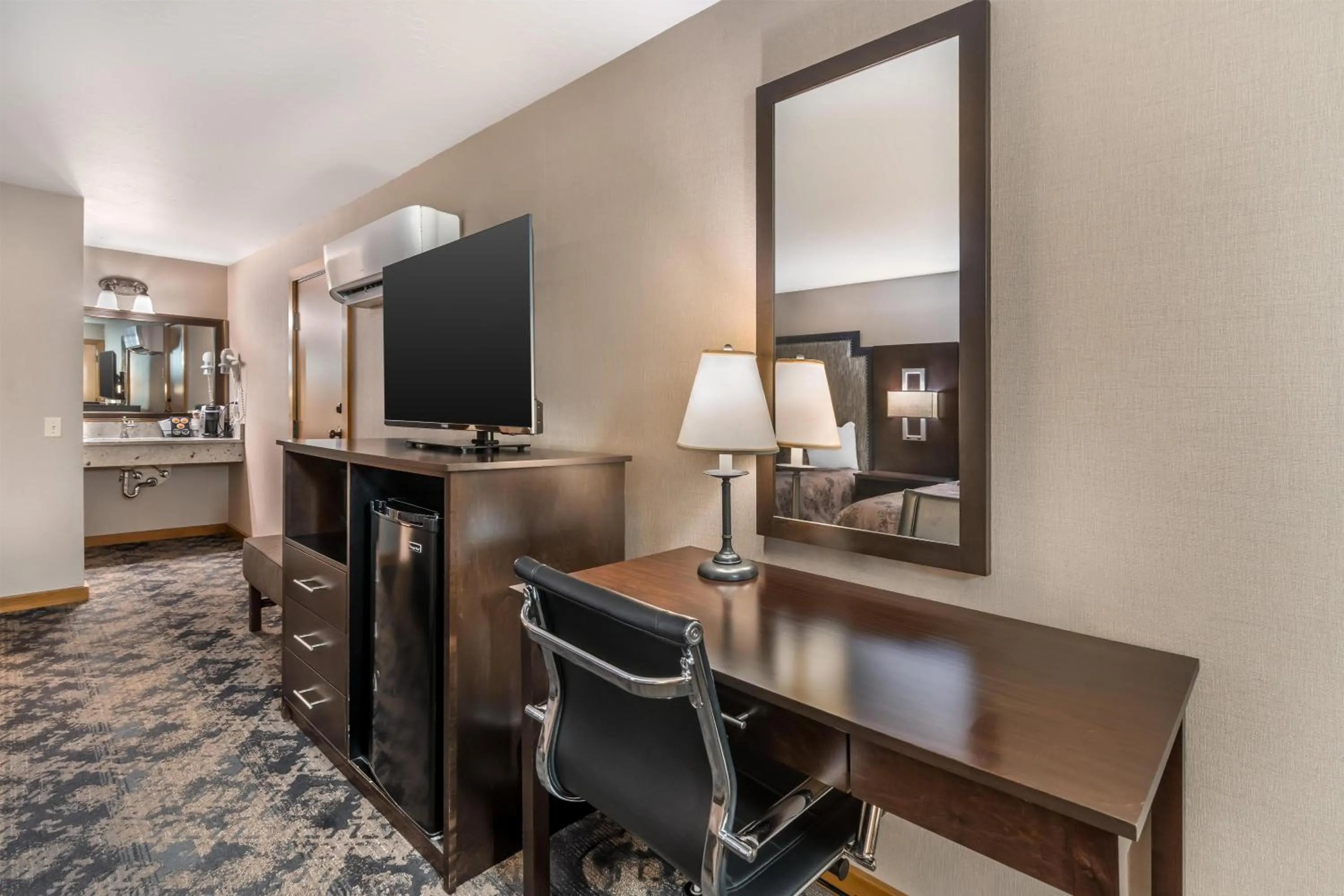 Bedroom in Best Western Windsor Inn