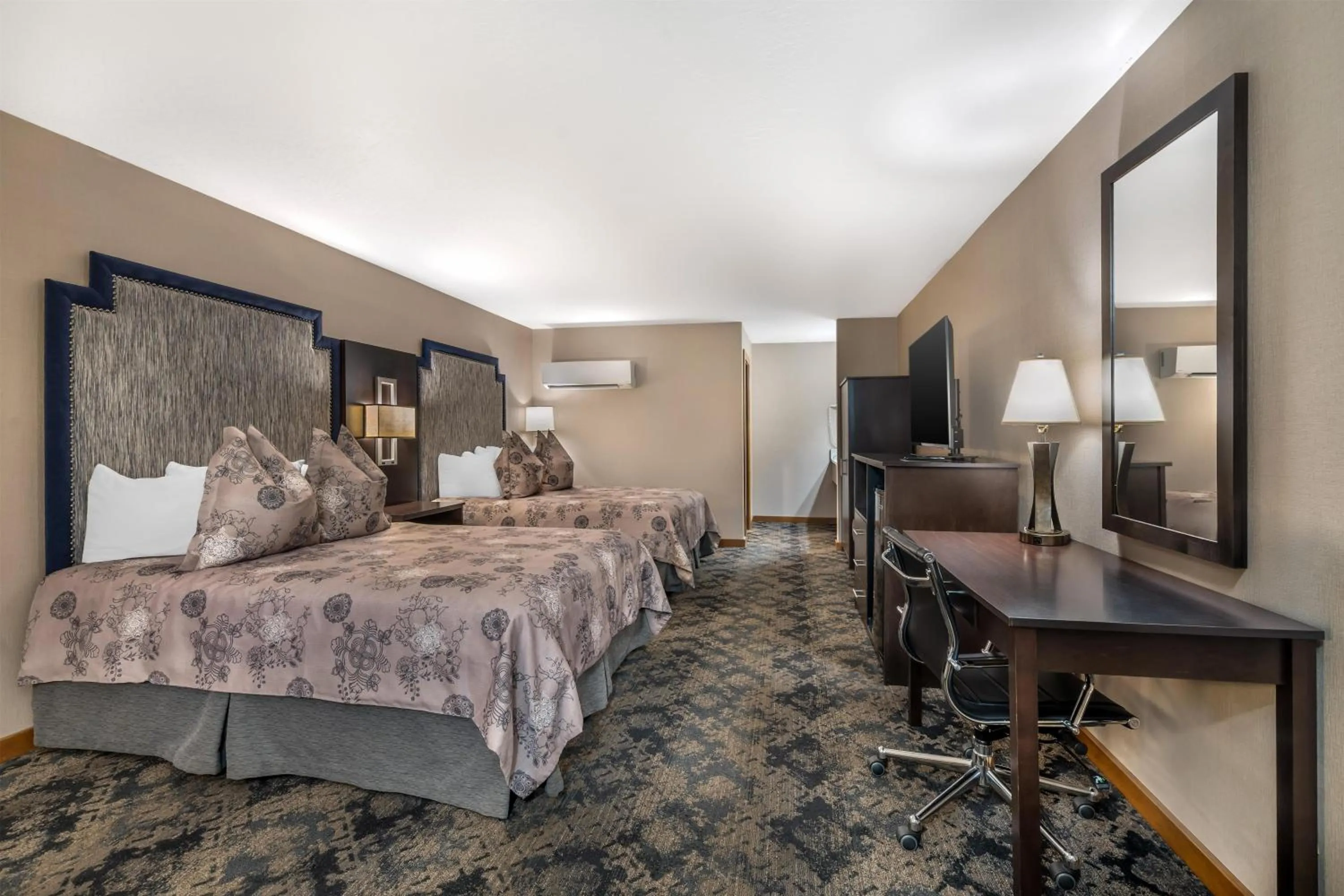 Bedroom, Bed in Best Western Windsor Inn