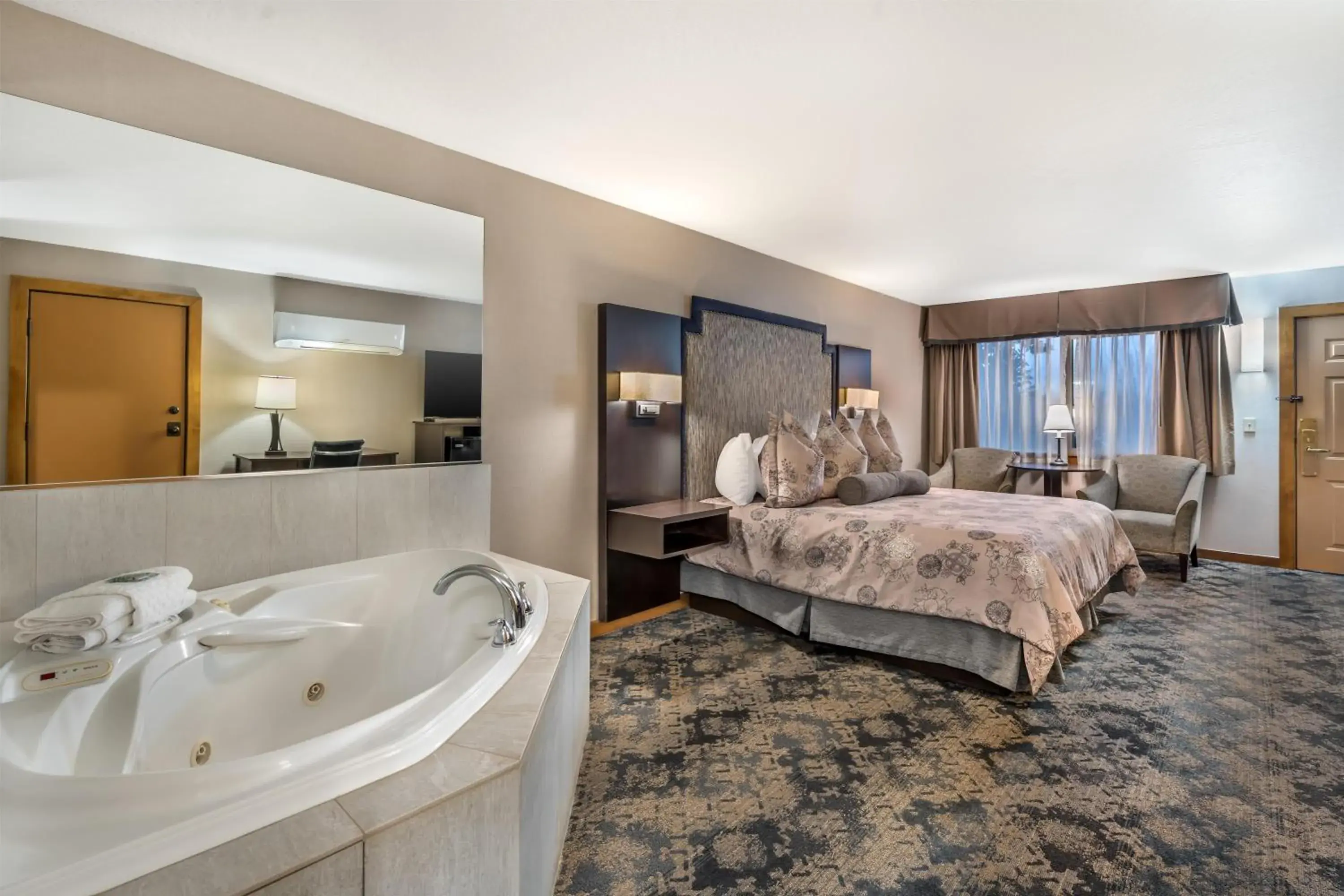 Photo of the whole room, Bed in Best Western Windsor Inn Photo of the whole room, Bed in Best Western Windsor Inn