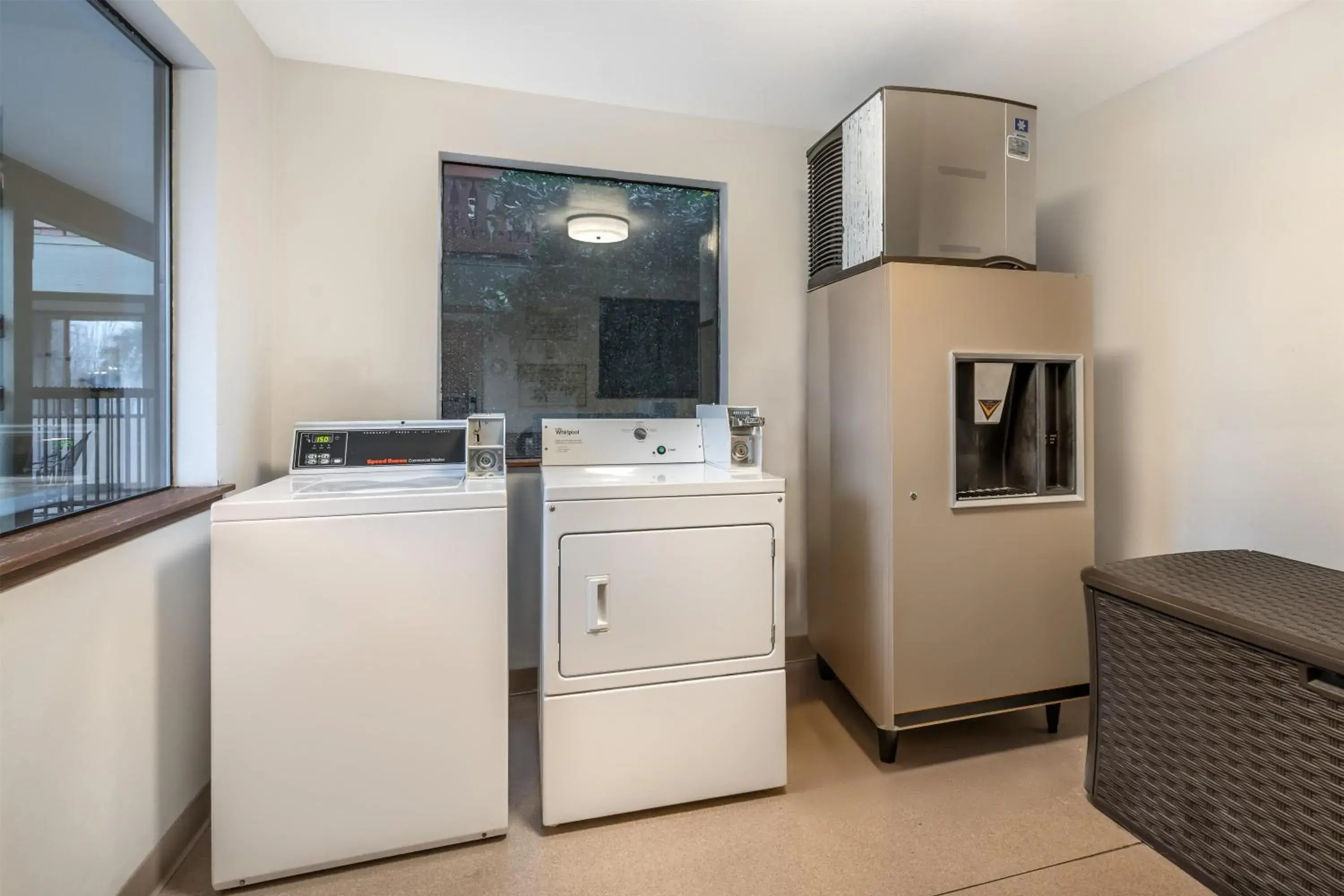 Property building in Best Western Windsor Inn Property building in Best Western Windsor Inn