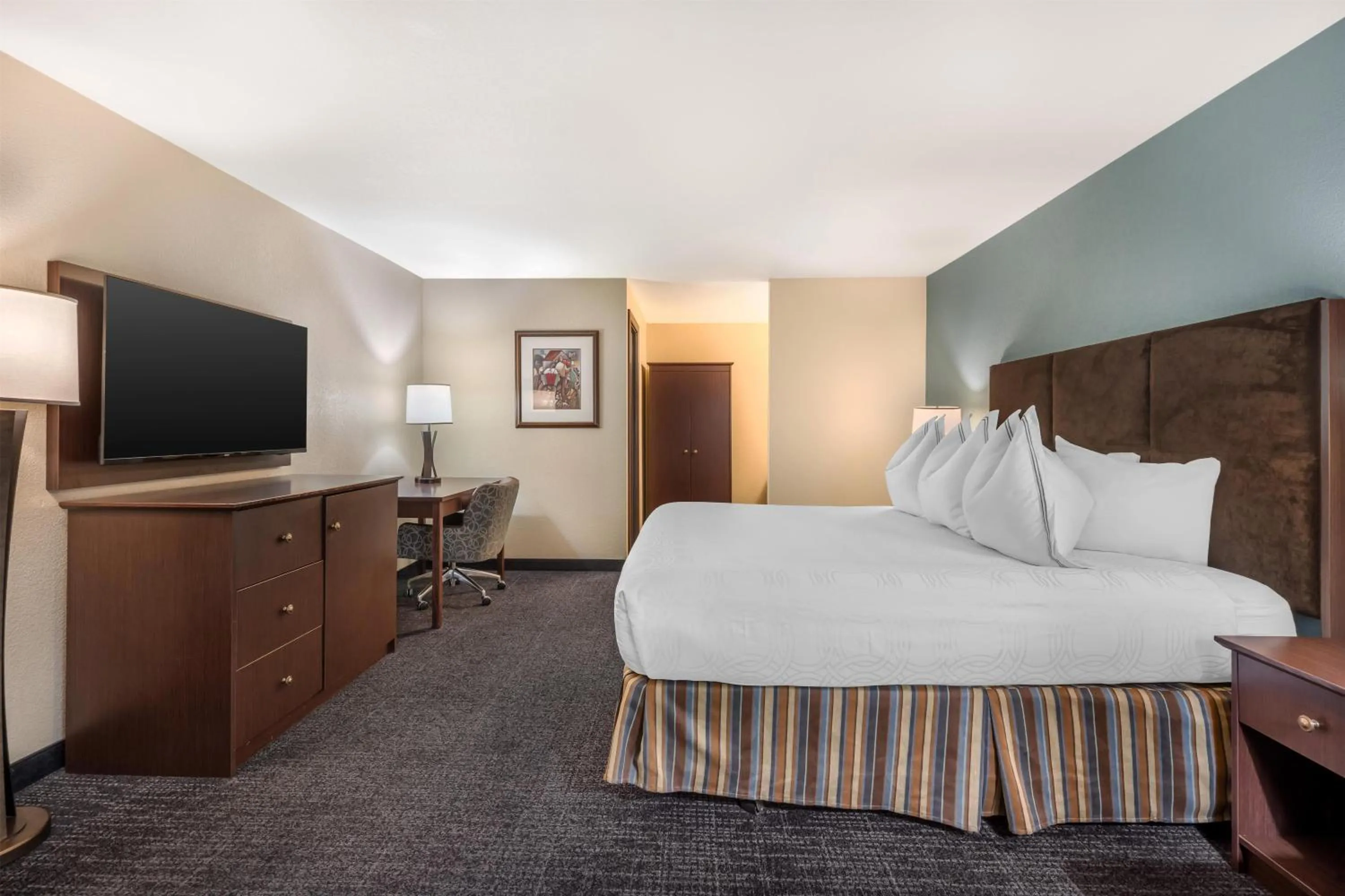 Bedroom, Bed in Best Western Windsor Inn