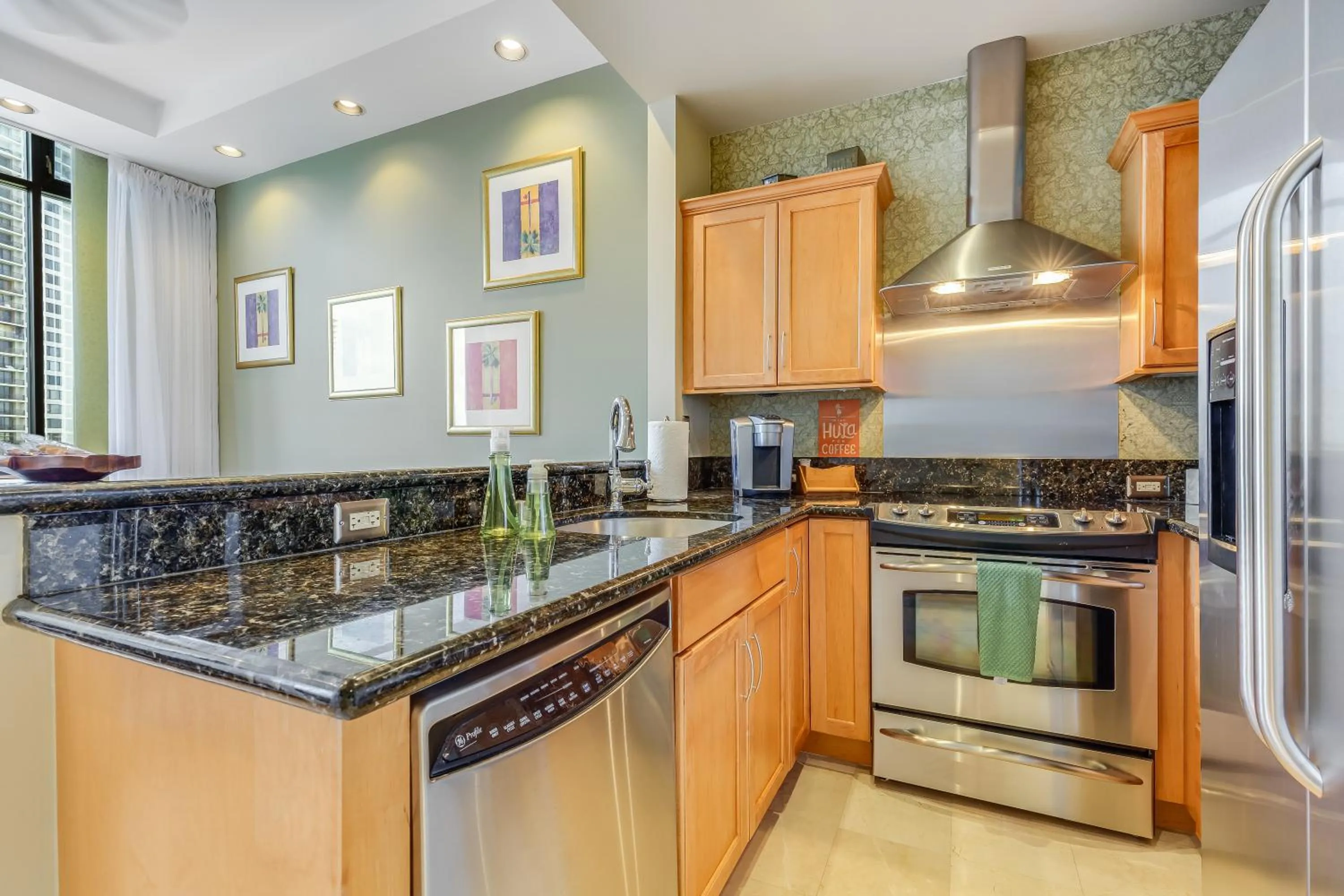 Kitchen or kitchenette in Castle at Palms at Waikīkī