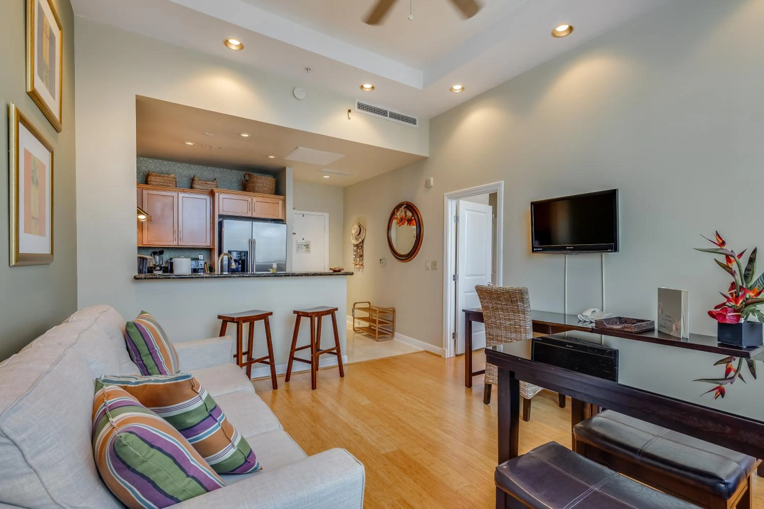 Kitchen or kitchenette in Castle at Palms at Waikīkī