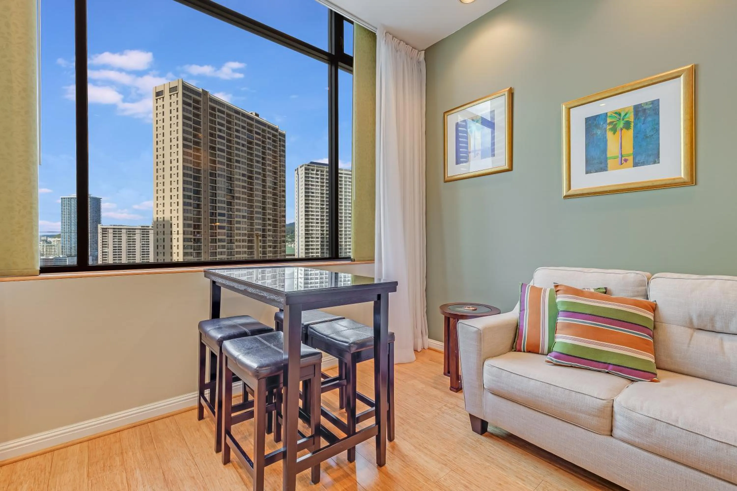 Living room in Castle at Palms at Waikīkī