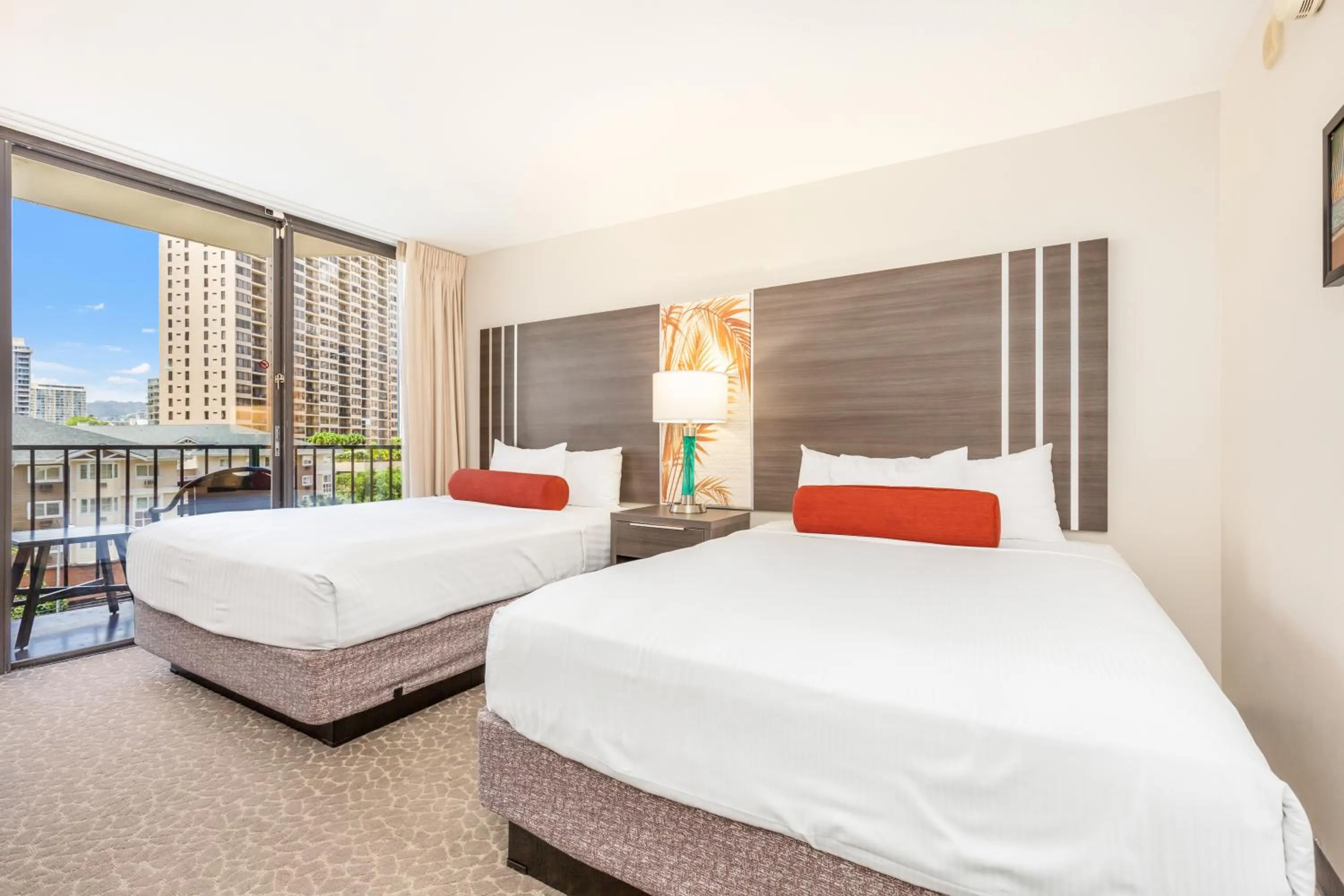 Bed in Castle at Palms at Waikīkī