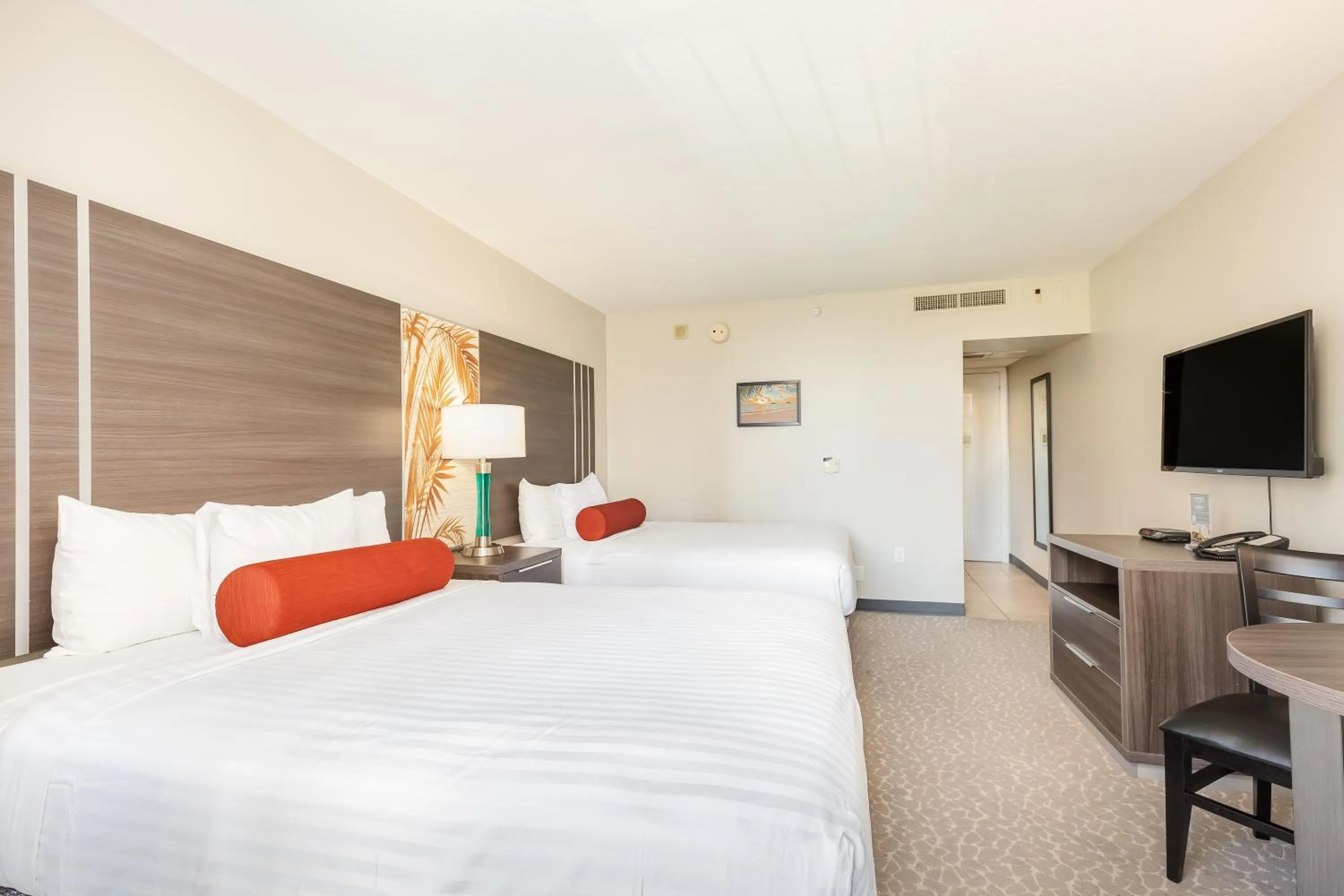 Bed in Castle at Palms at Waikīkī