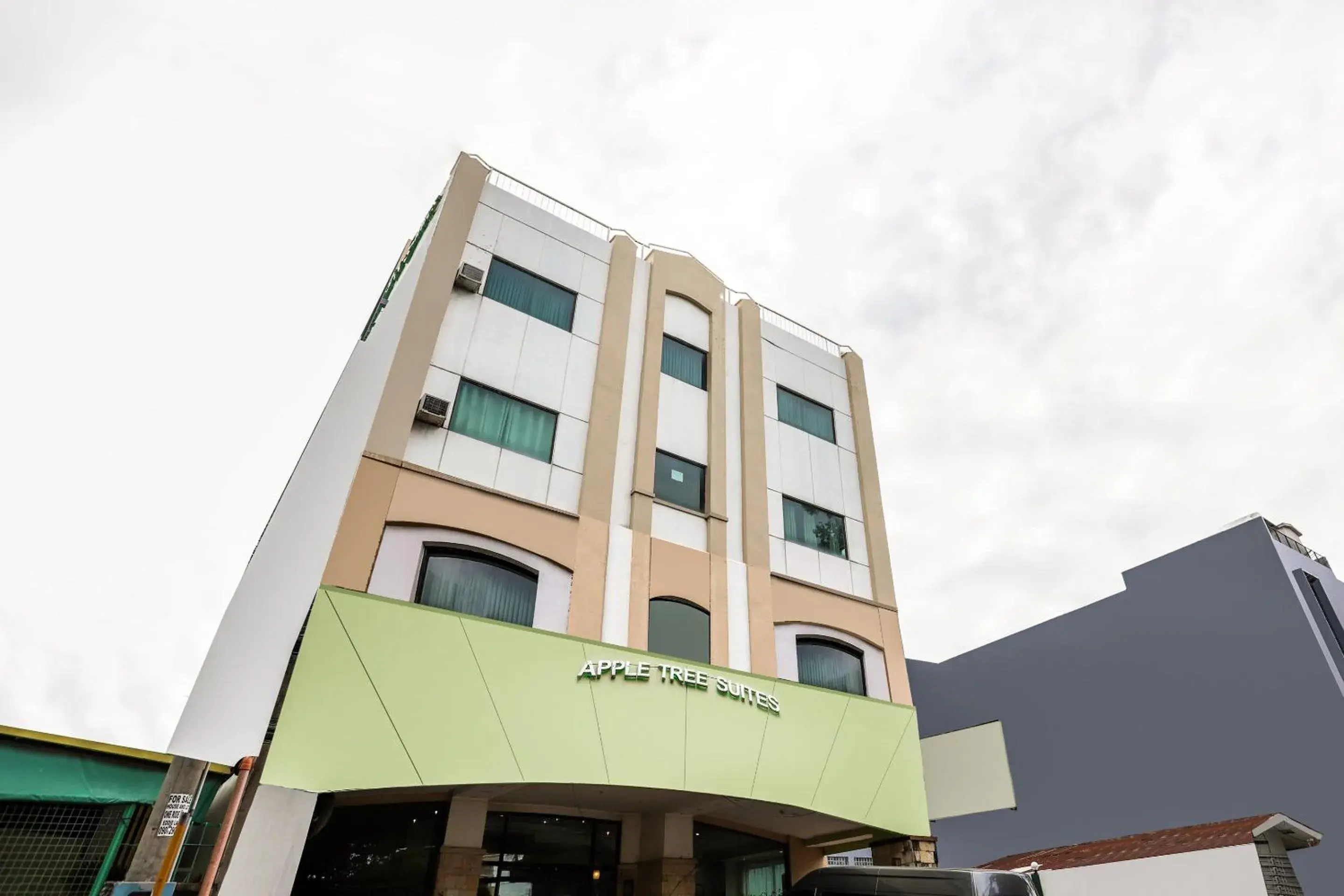 Facade/entrance in OYO 210 Apple Tree Suites Facade/entrance in OYO 210 Apple Tree Suites