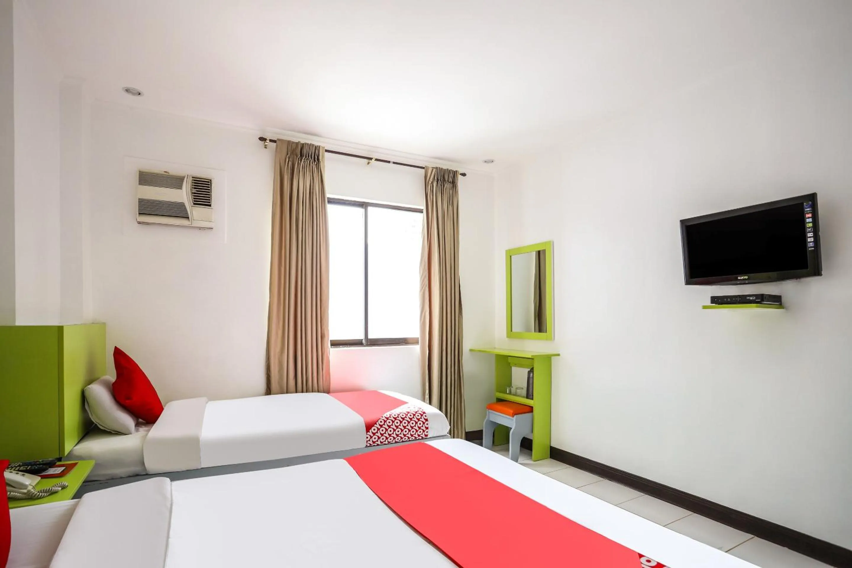 Bedroom, Bed in OYO 210 Apple Tree Suites