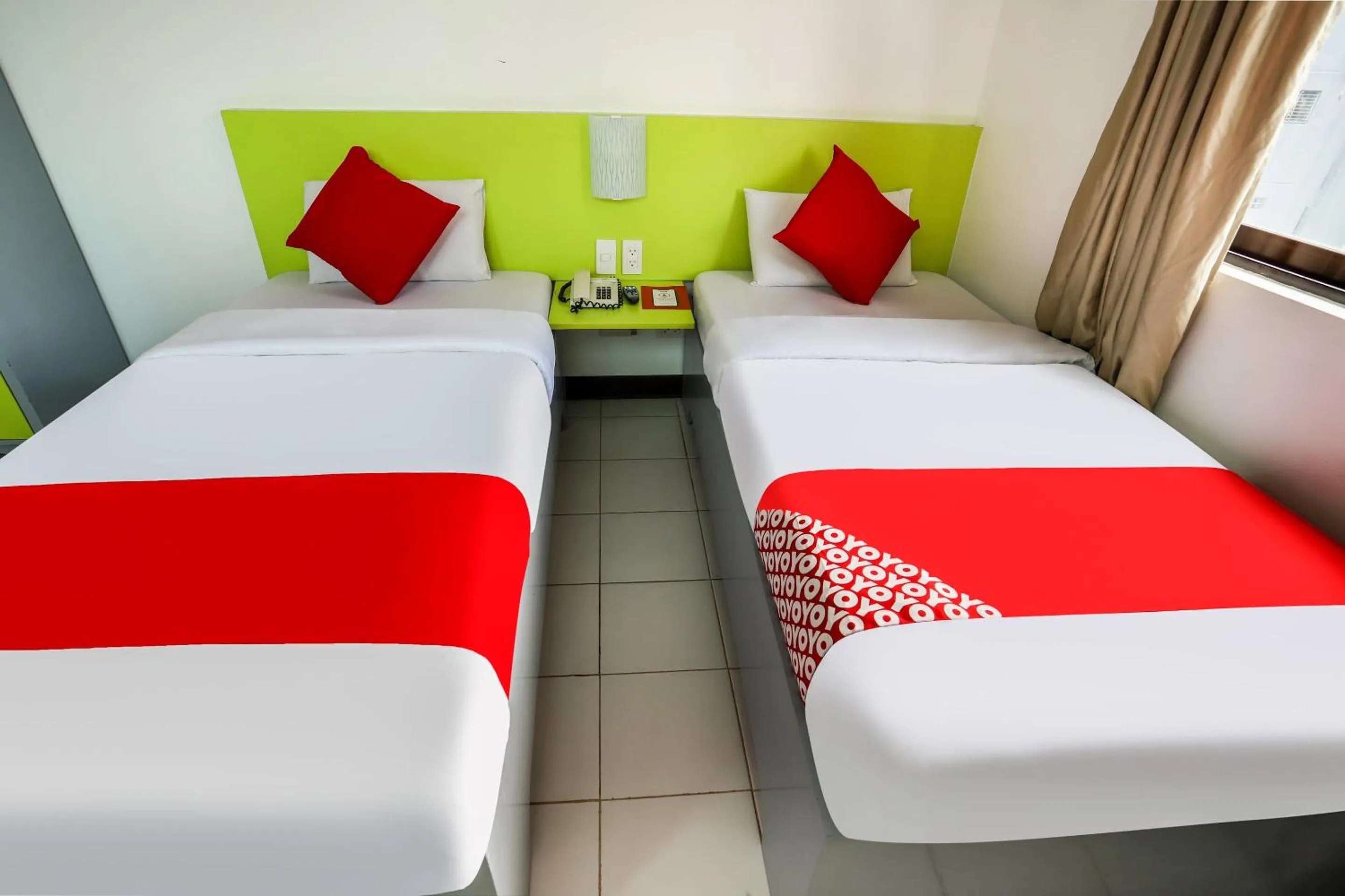 Bedroom, Bed in OYO 210 Apple Tree Suites