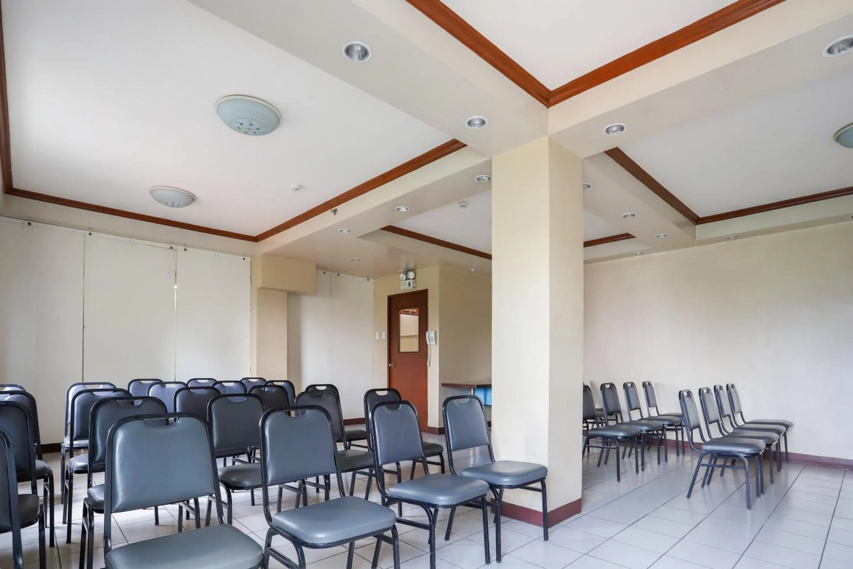 Business facilities in OYO 210 Apple Tree Suites