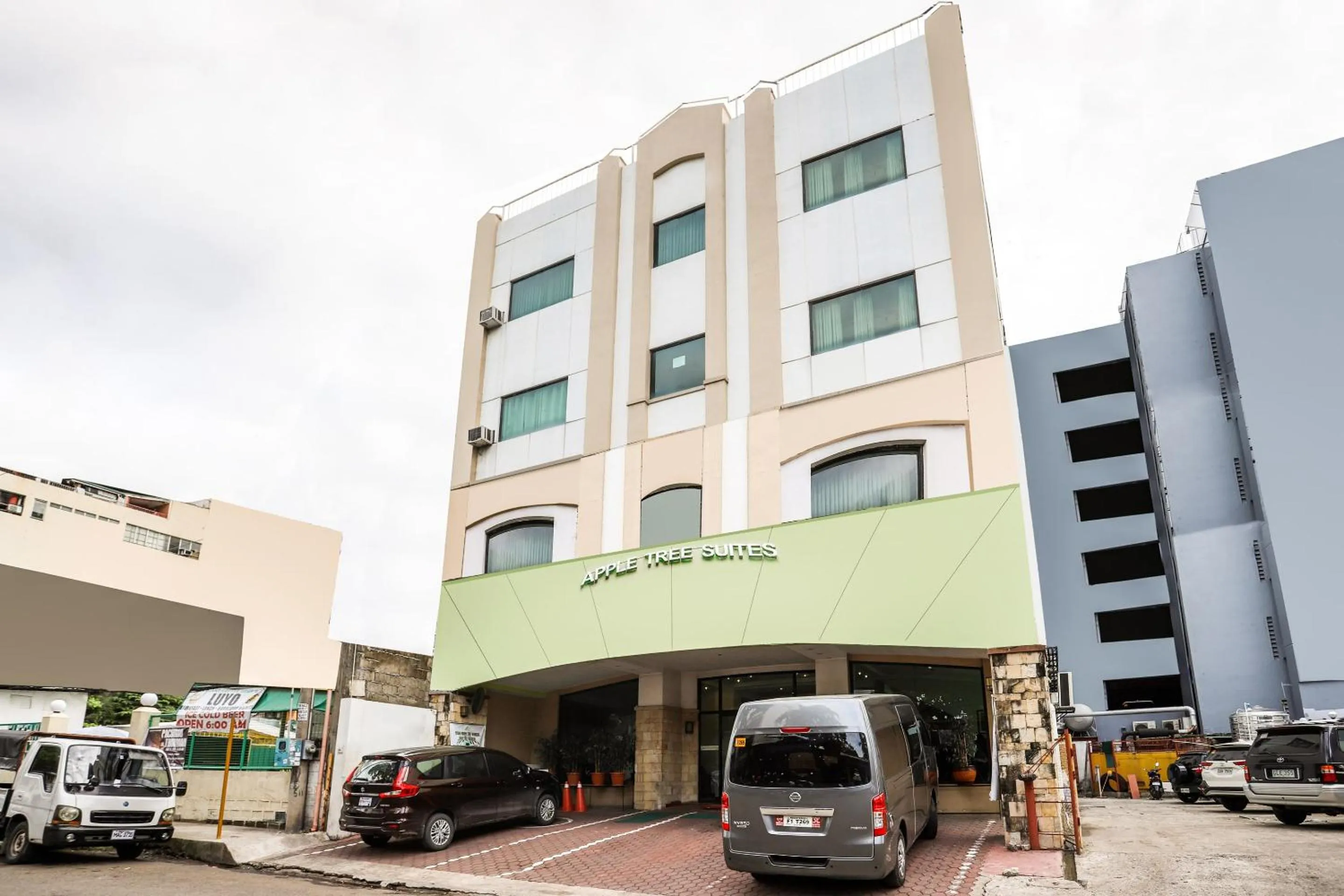 Facade/entrance in OYO 210 Apple Tree Suites