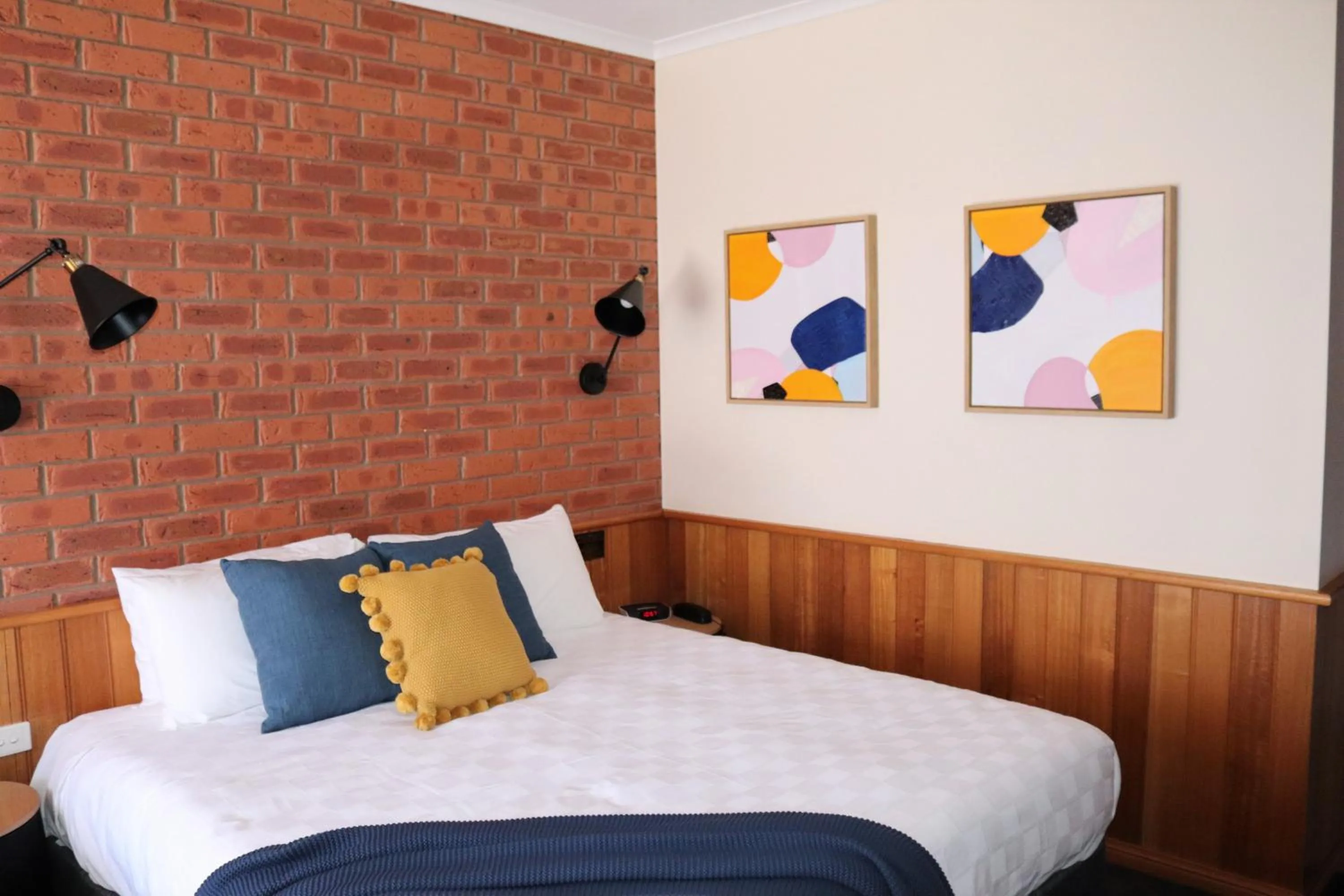 Bedroom, Bed in Golden River Motor Inn