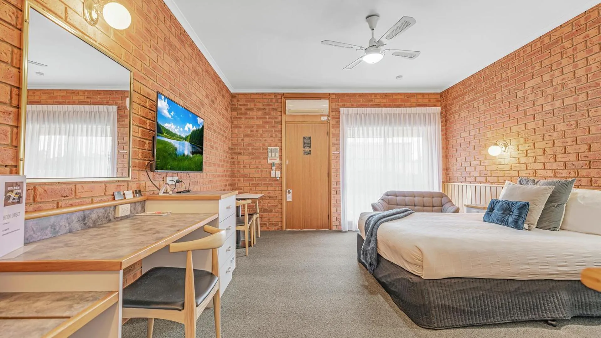 Bed in Golden River Motor Inn