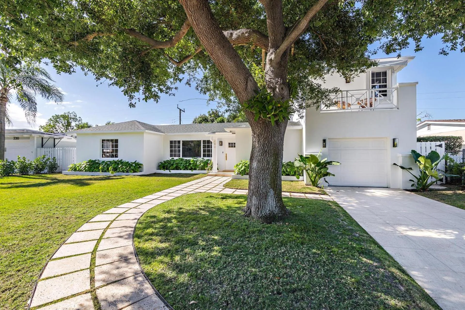 Property building in Santa Lucia Estate - Hotel Homes