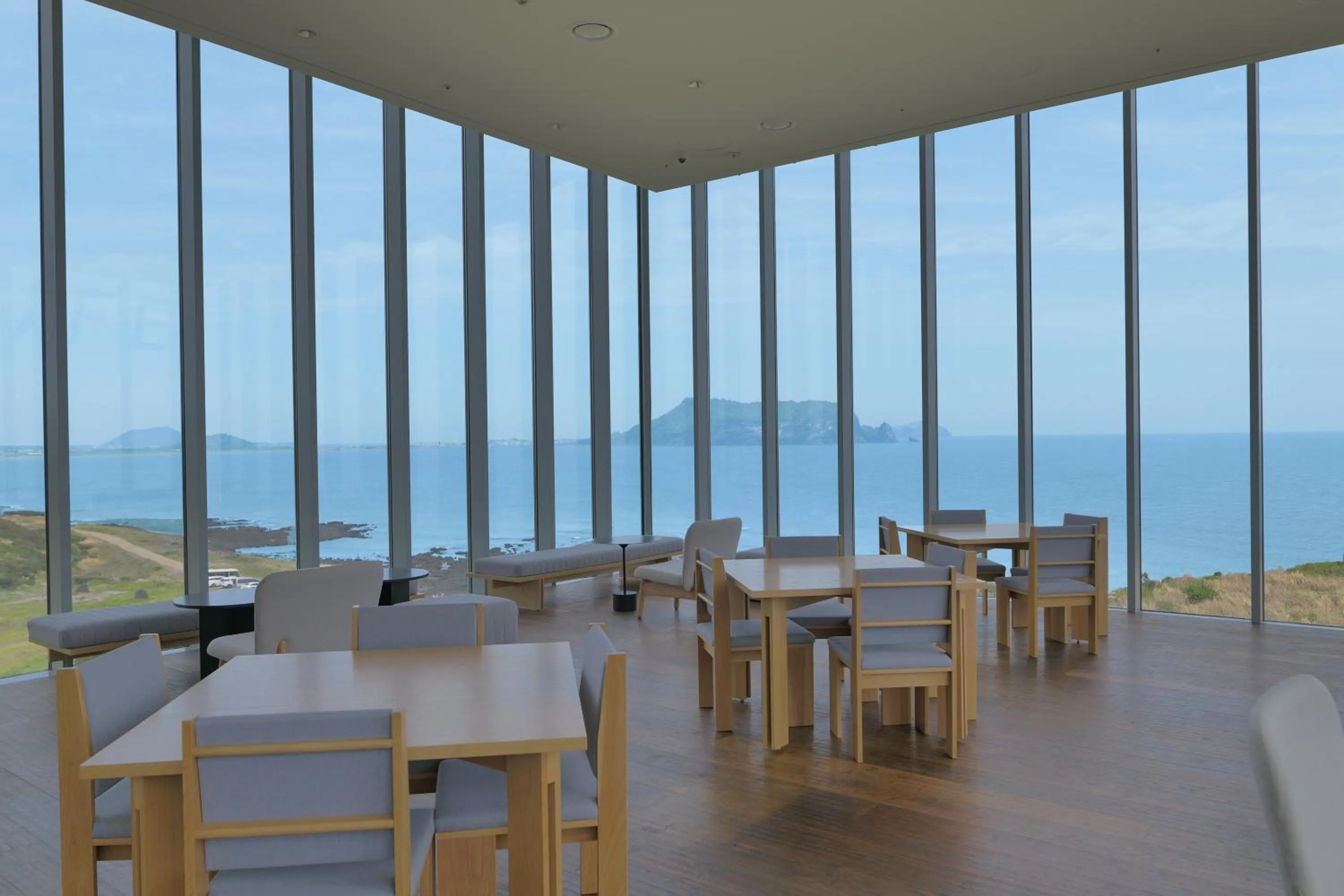 Restaurant/places to eat in Phoenix Island