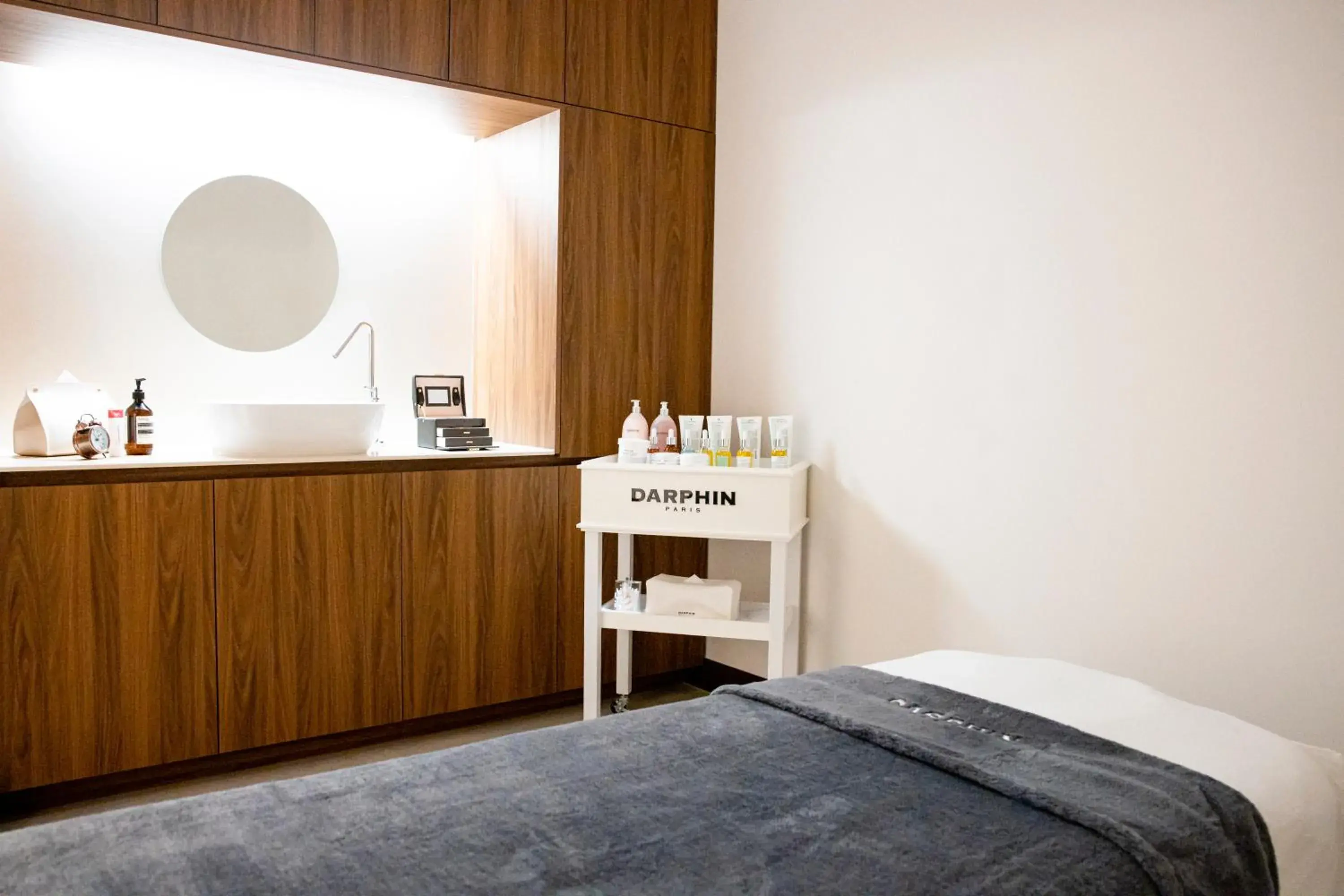 Massage, Bed in Phoenix Island Massage, Bed in Phoenix Island