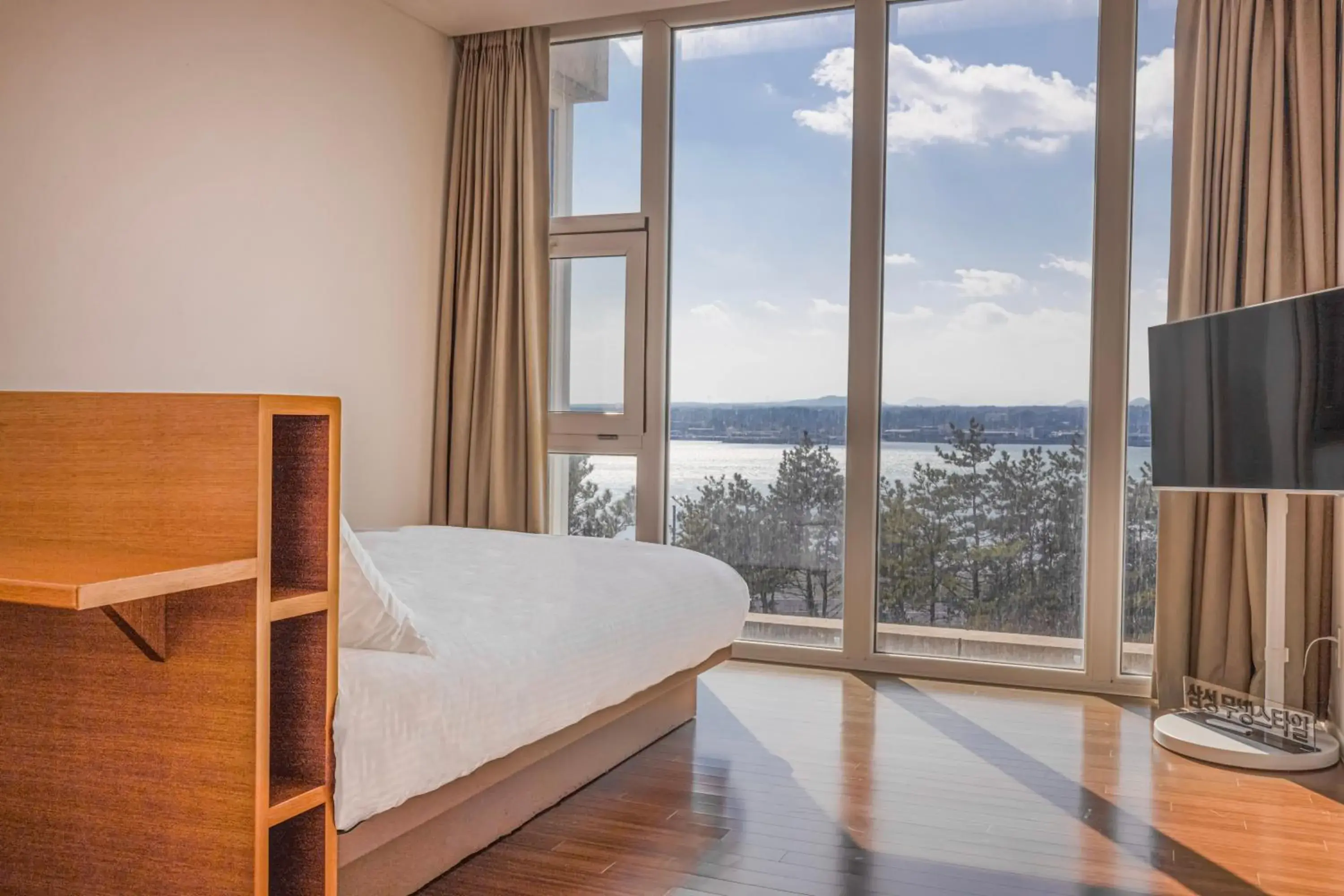 Decorative detail, Bed in Phoenix Island Decorative detail, Bed in Phoenix Island