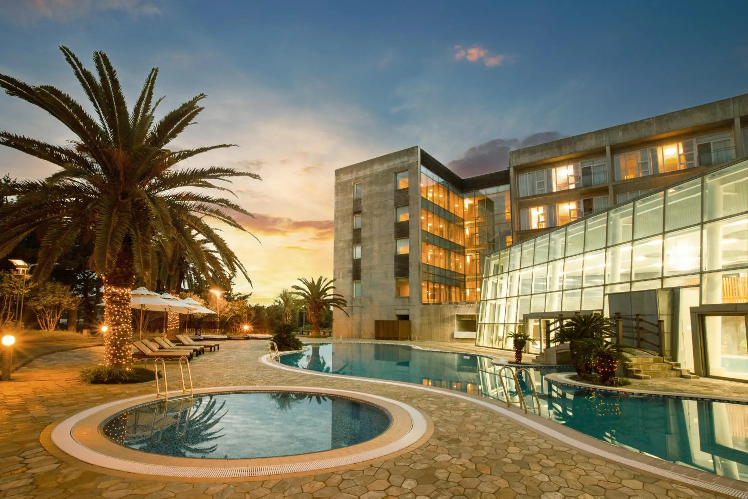 Swimming pool in Phoenix Island Swimming pool in Phoenix Island
