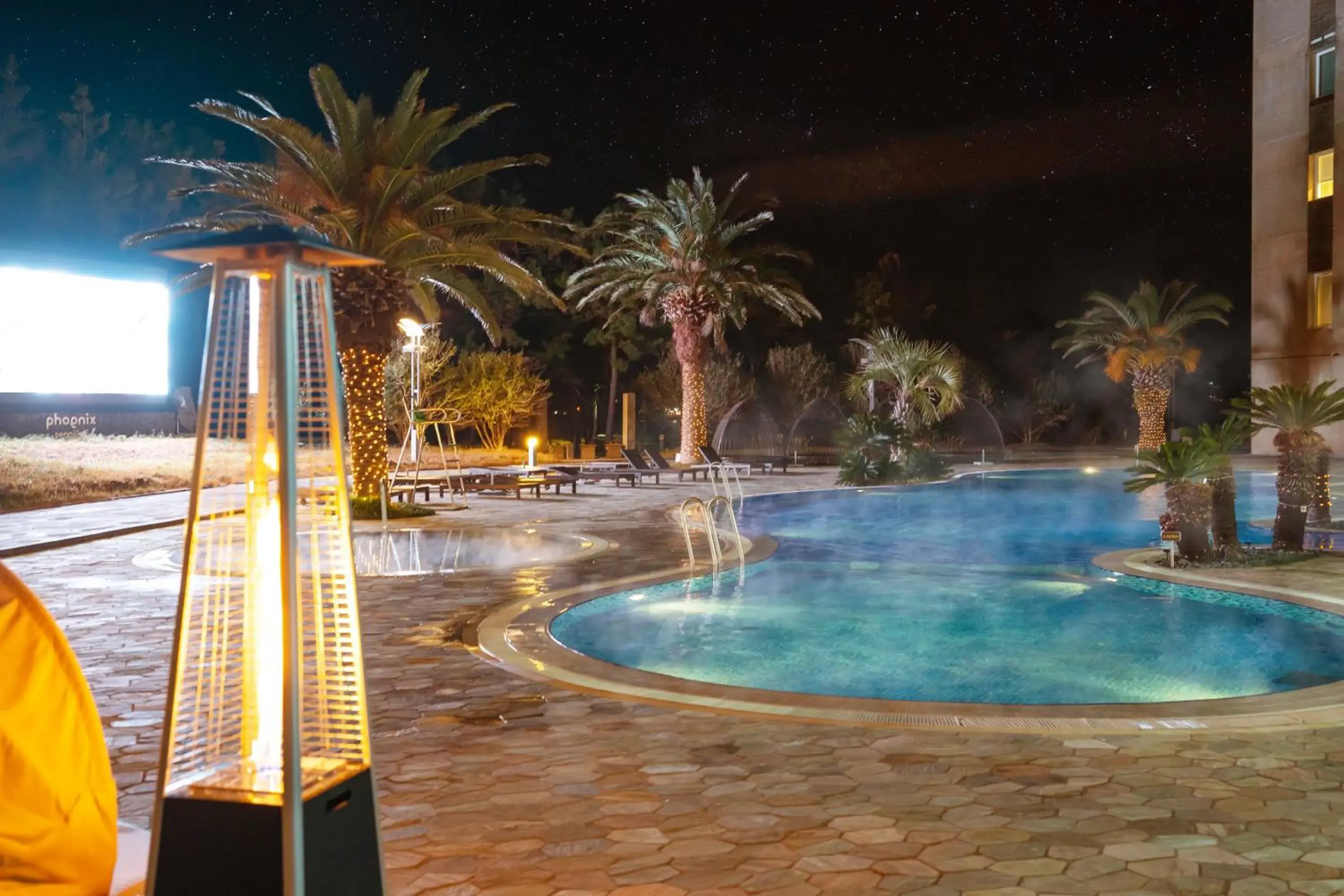 Swimming pool in Phoenix Island Swimming pool in Phoenix Island